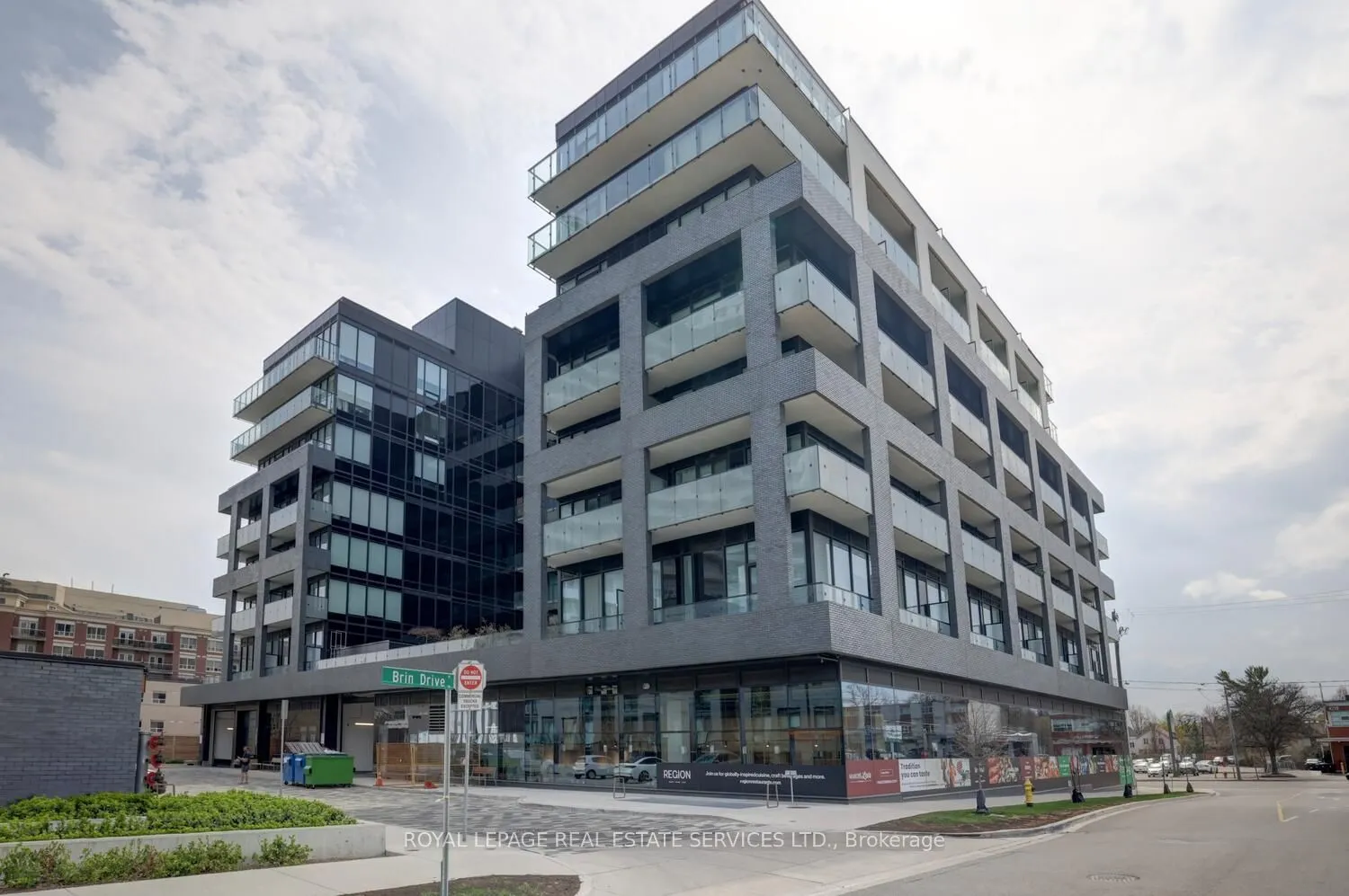 4208 Dundas Street W, #702