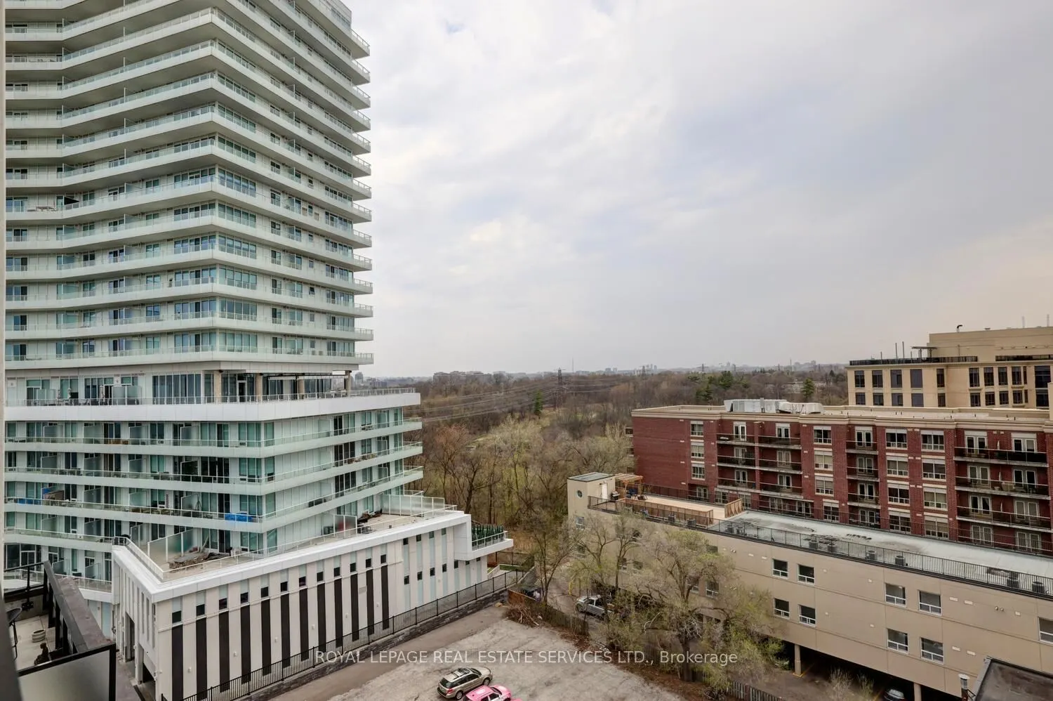 4208 Dundas Street W, #702