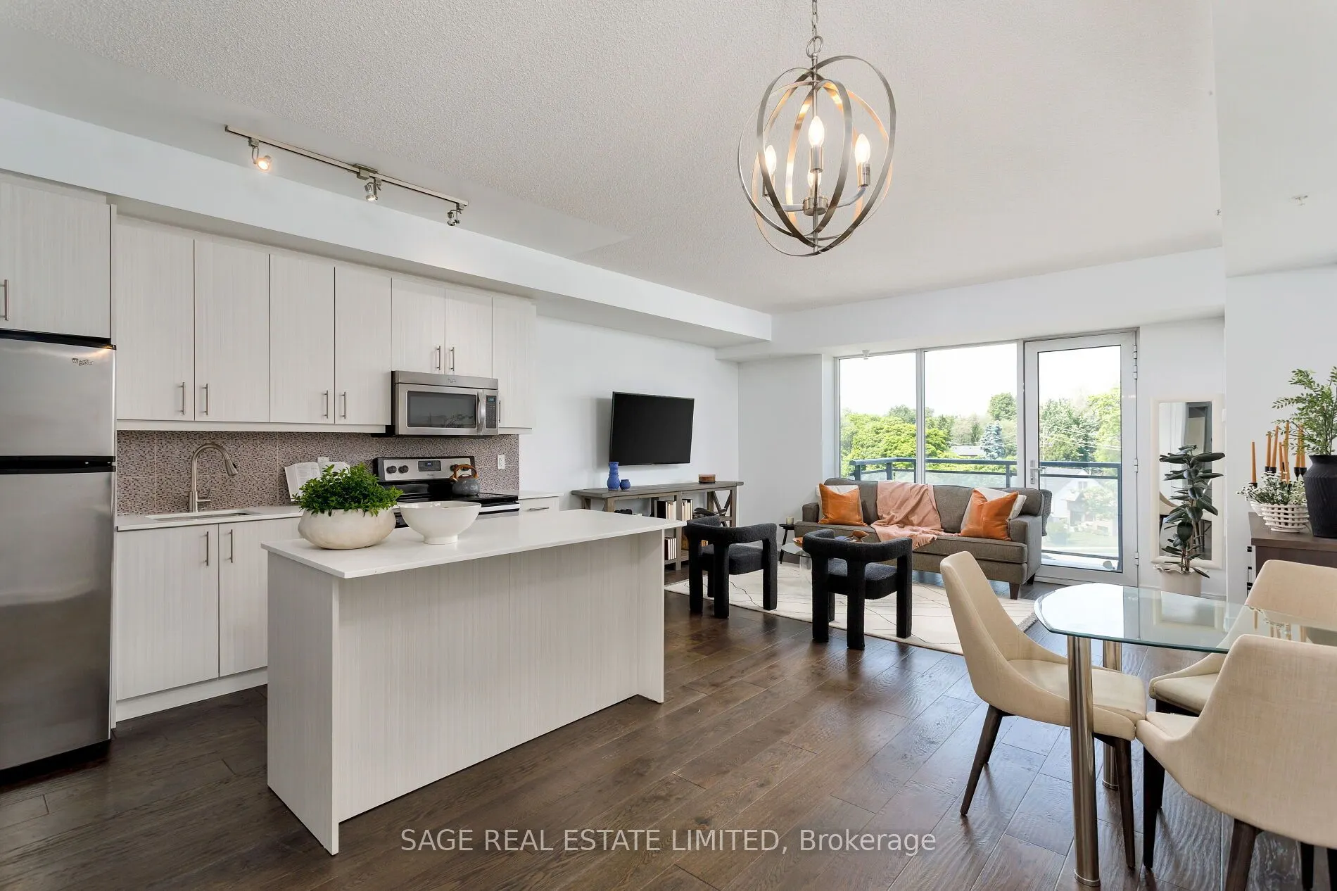 760 The Queensway, #401