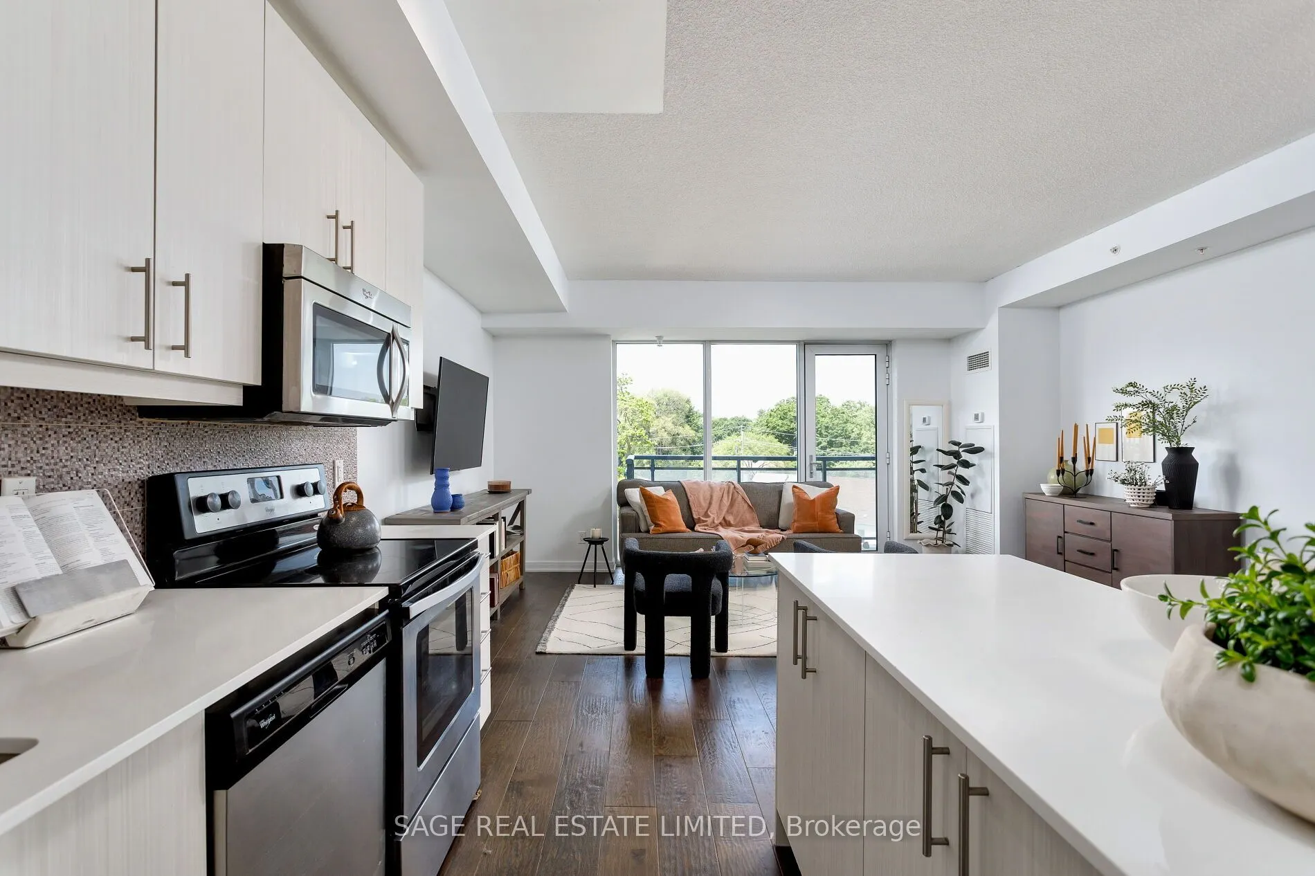 760 The Queensway, #401