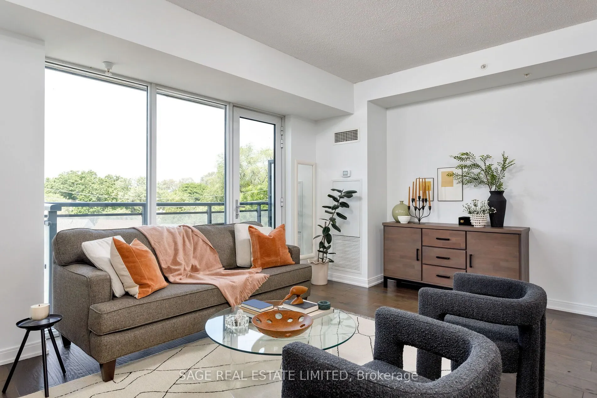 760 The Queensway, #401