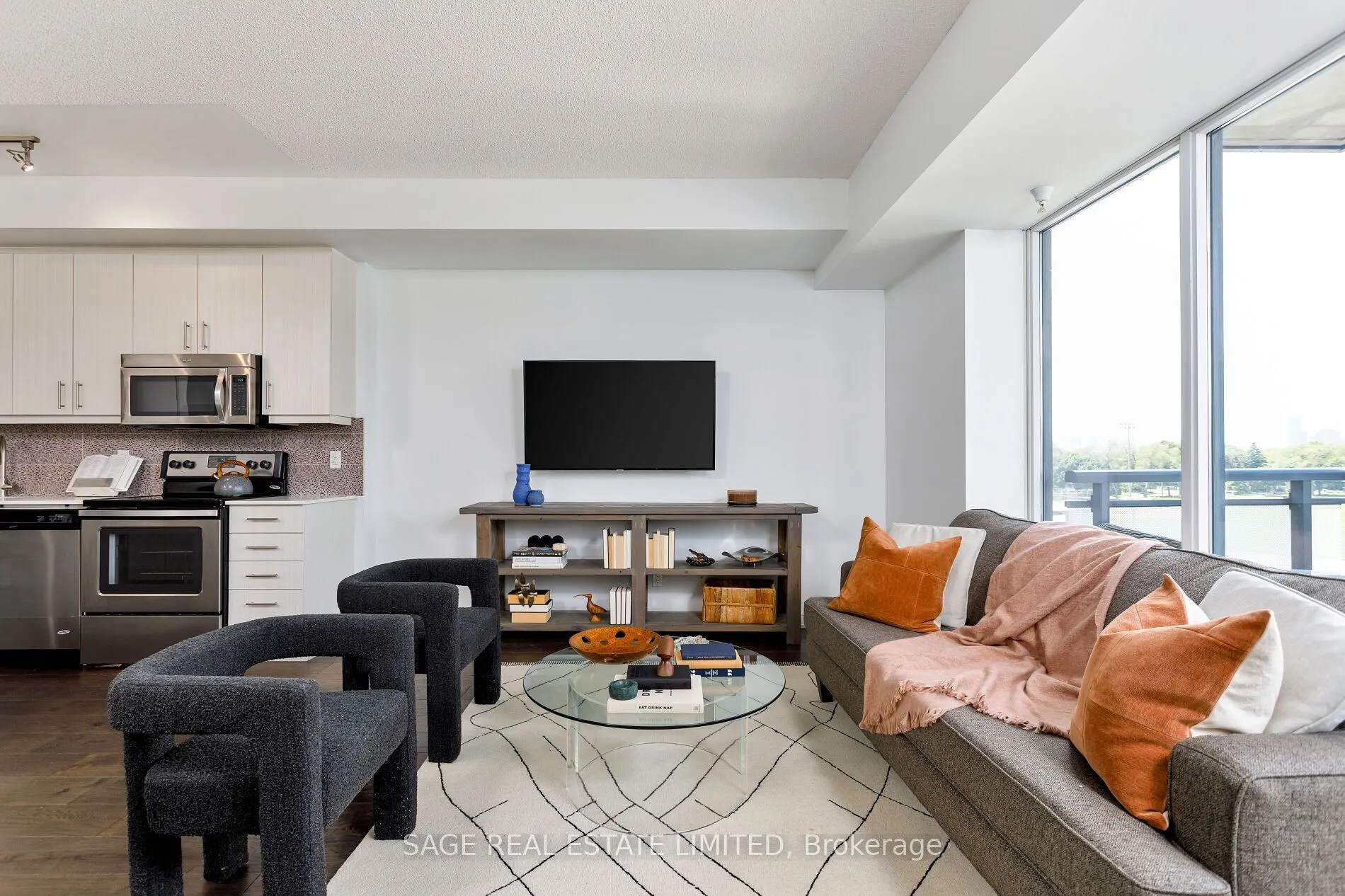 760 The Queensway, #401