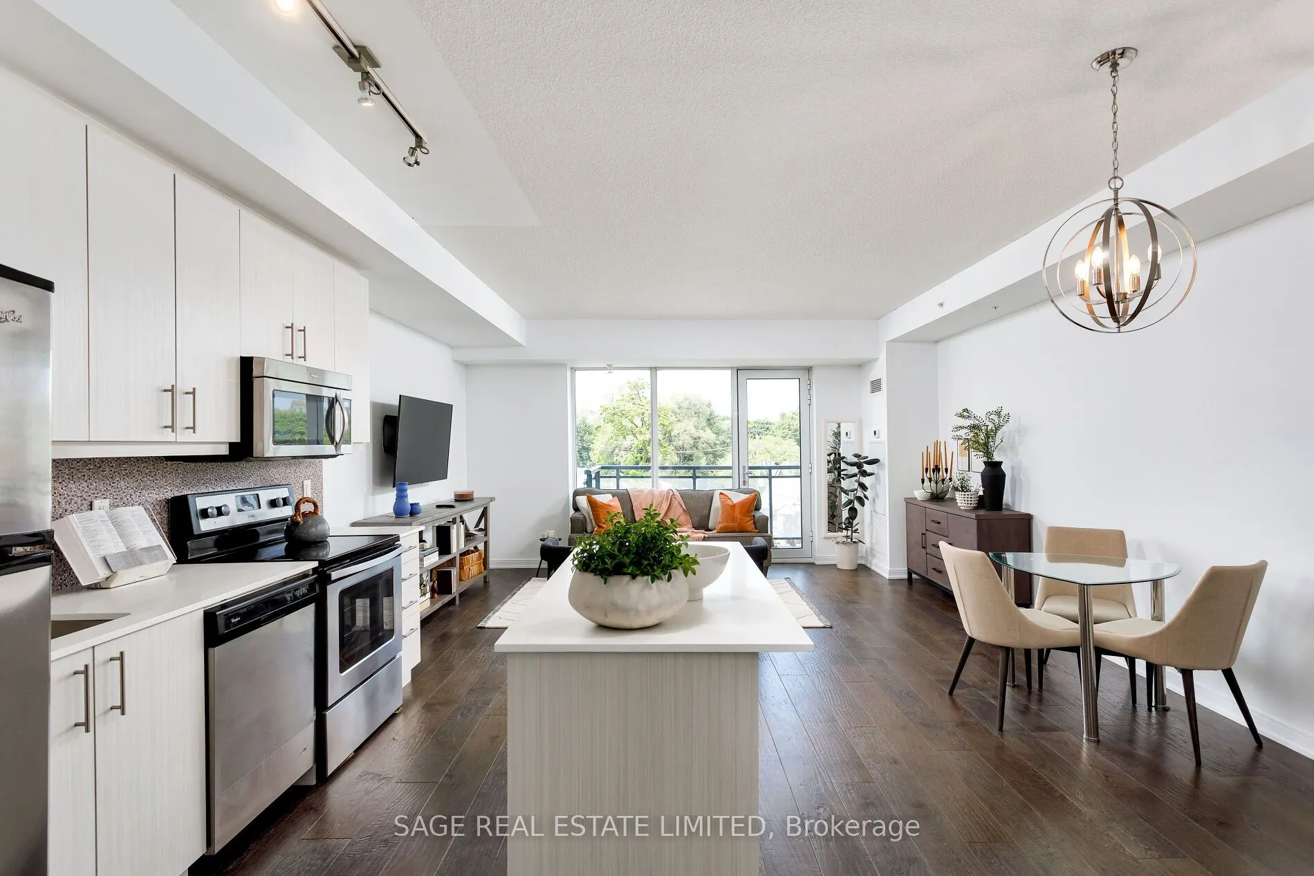760 The Queensway, #401