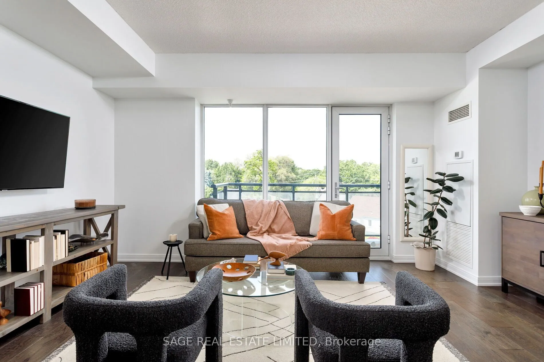 760 The Queensway, #401