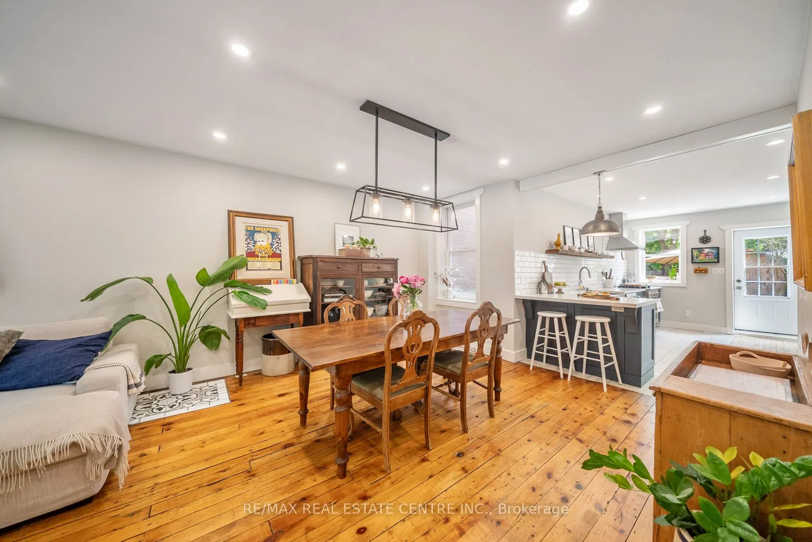 34 Zina Street