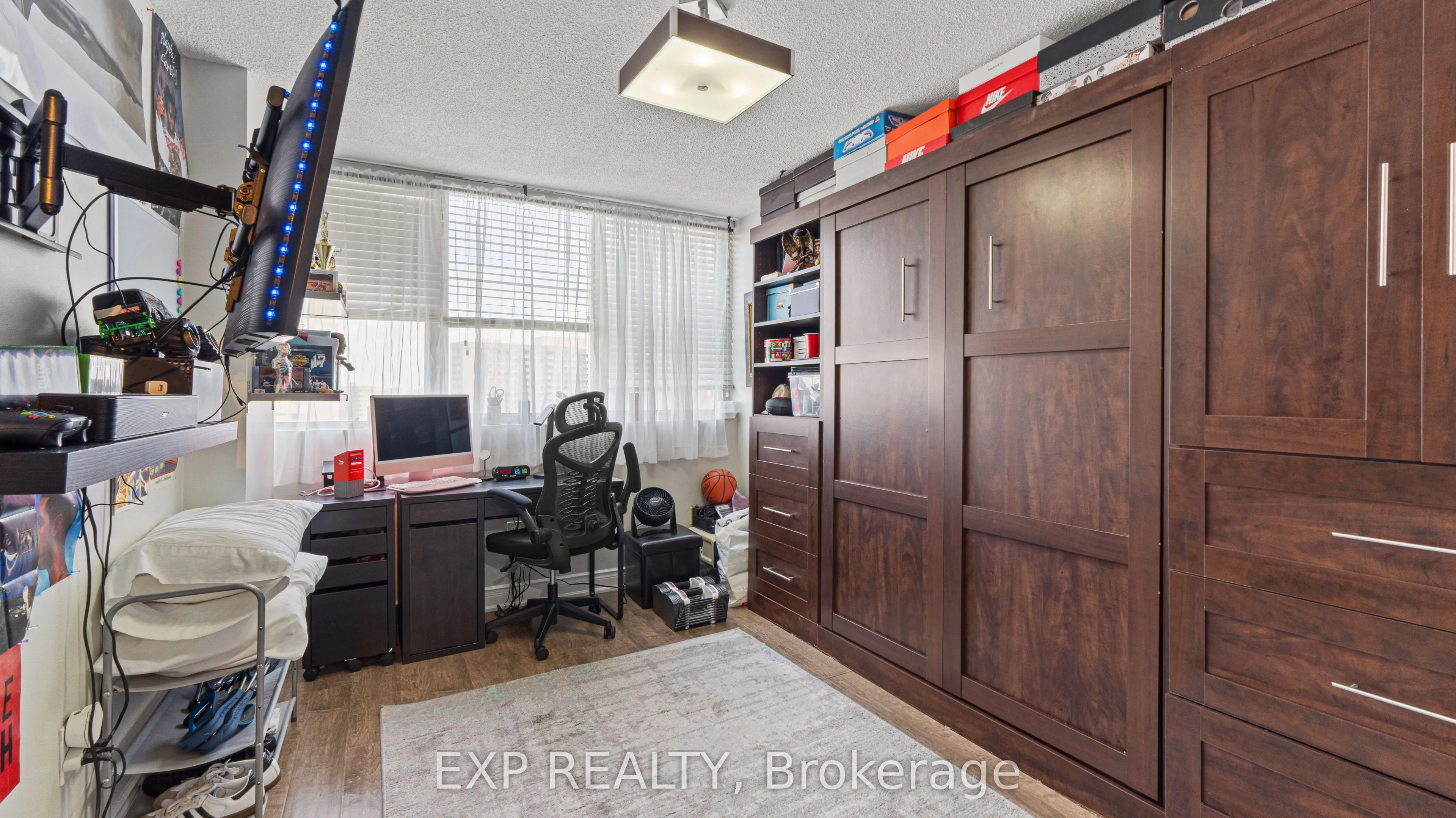 3590 Kaneff Crescent, #1404