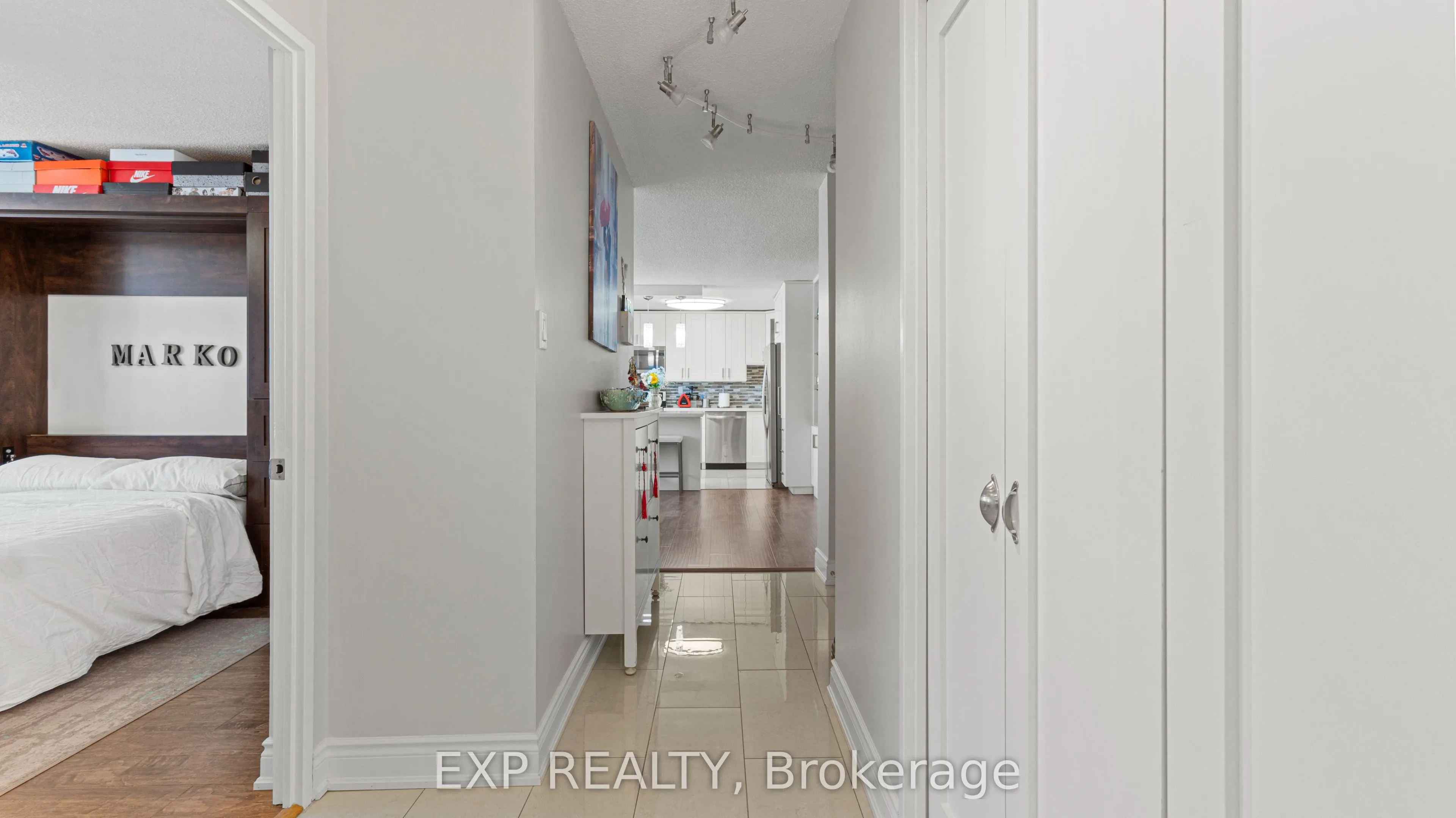 3590 Kaneff Crescent, #1404