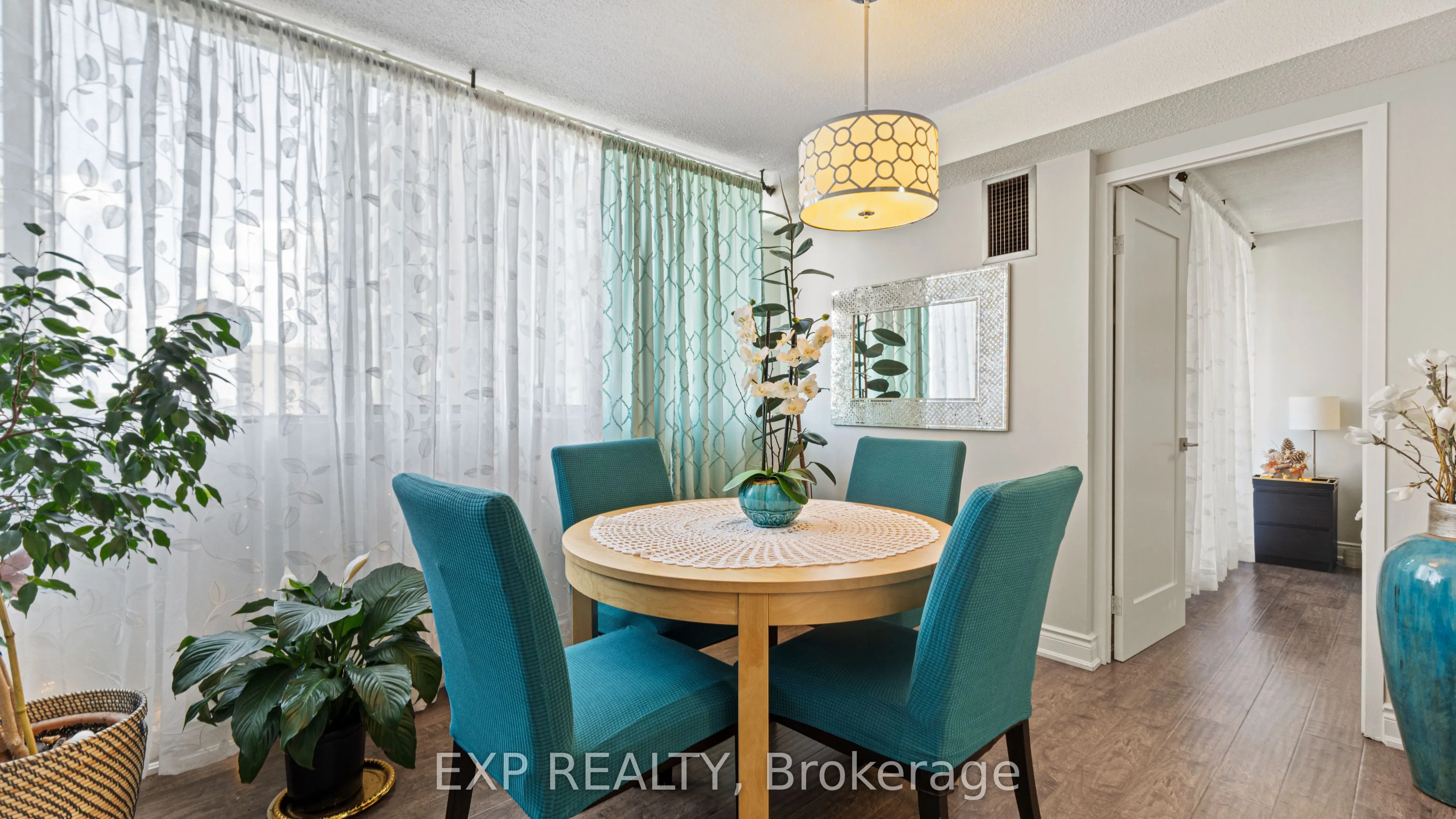 3590 Kaneff Crescent, #1404