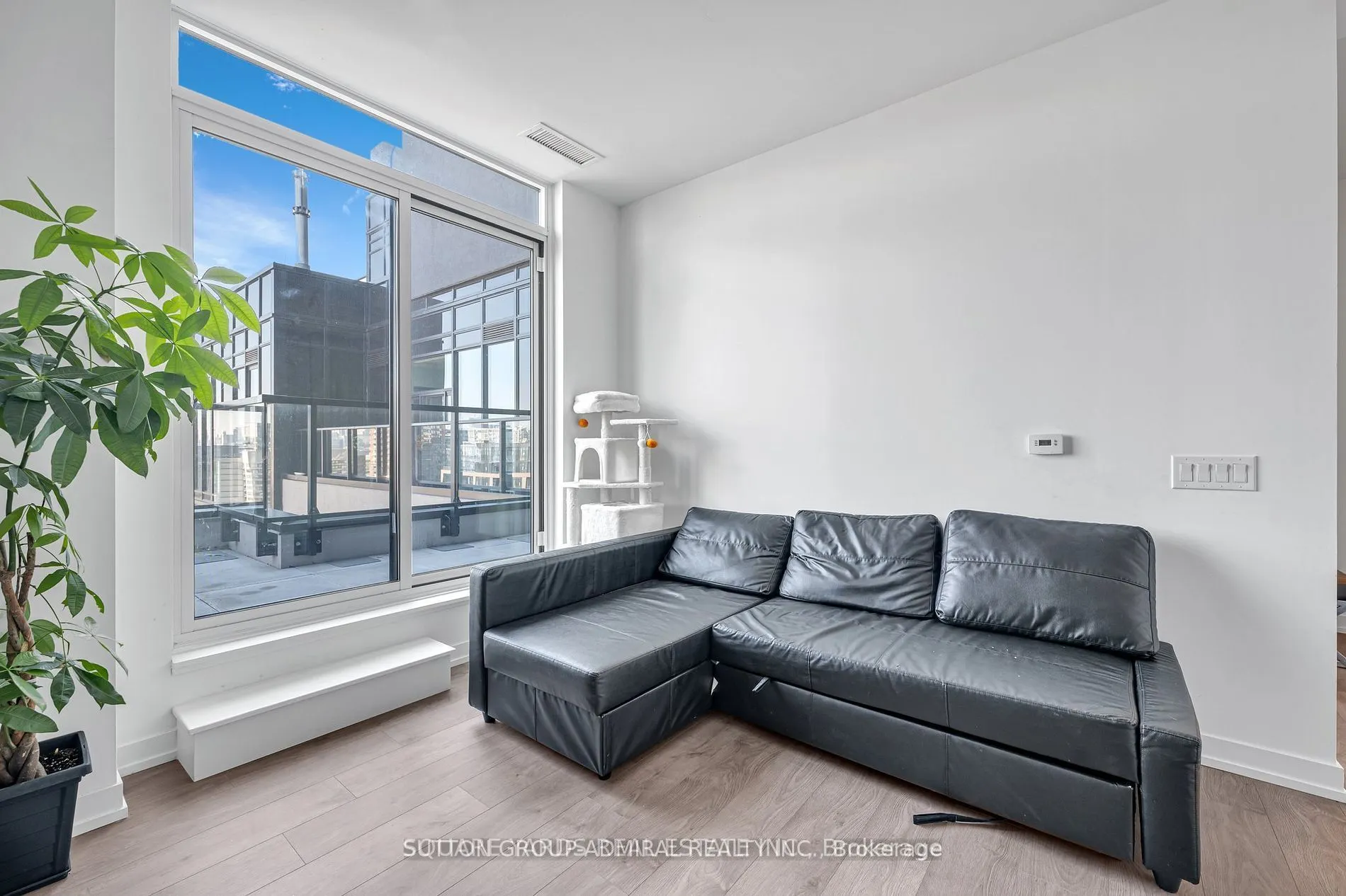 270 Dufferin Street, #PH01