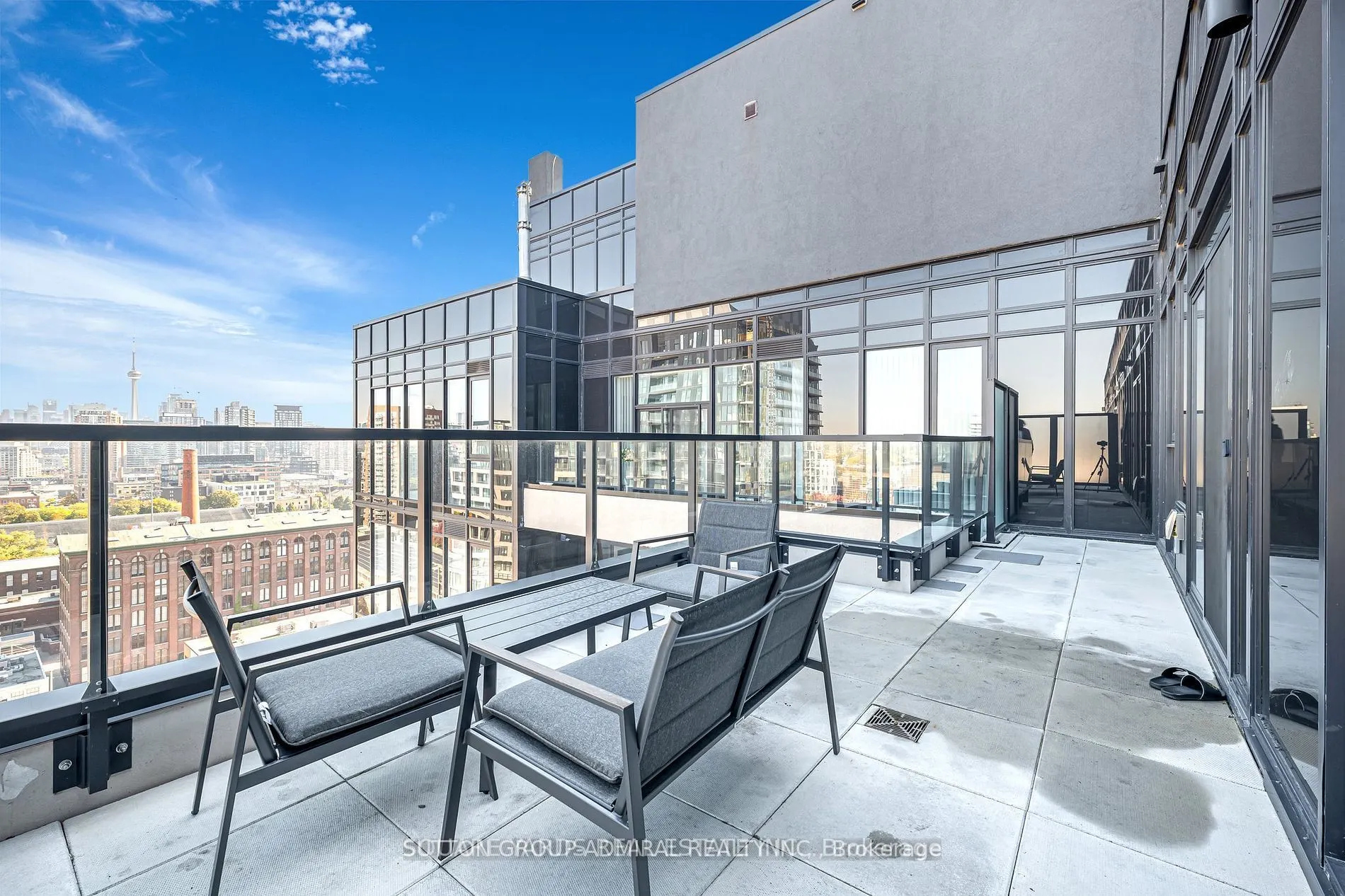 270 Dufferin Street, #PH01