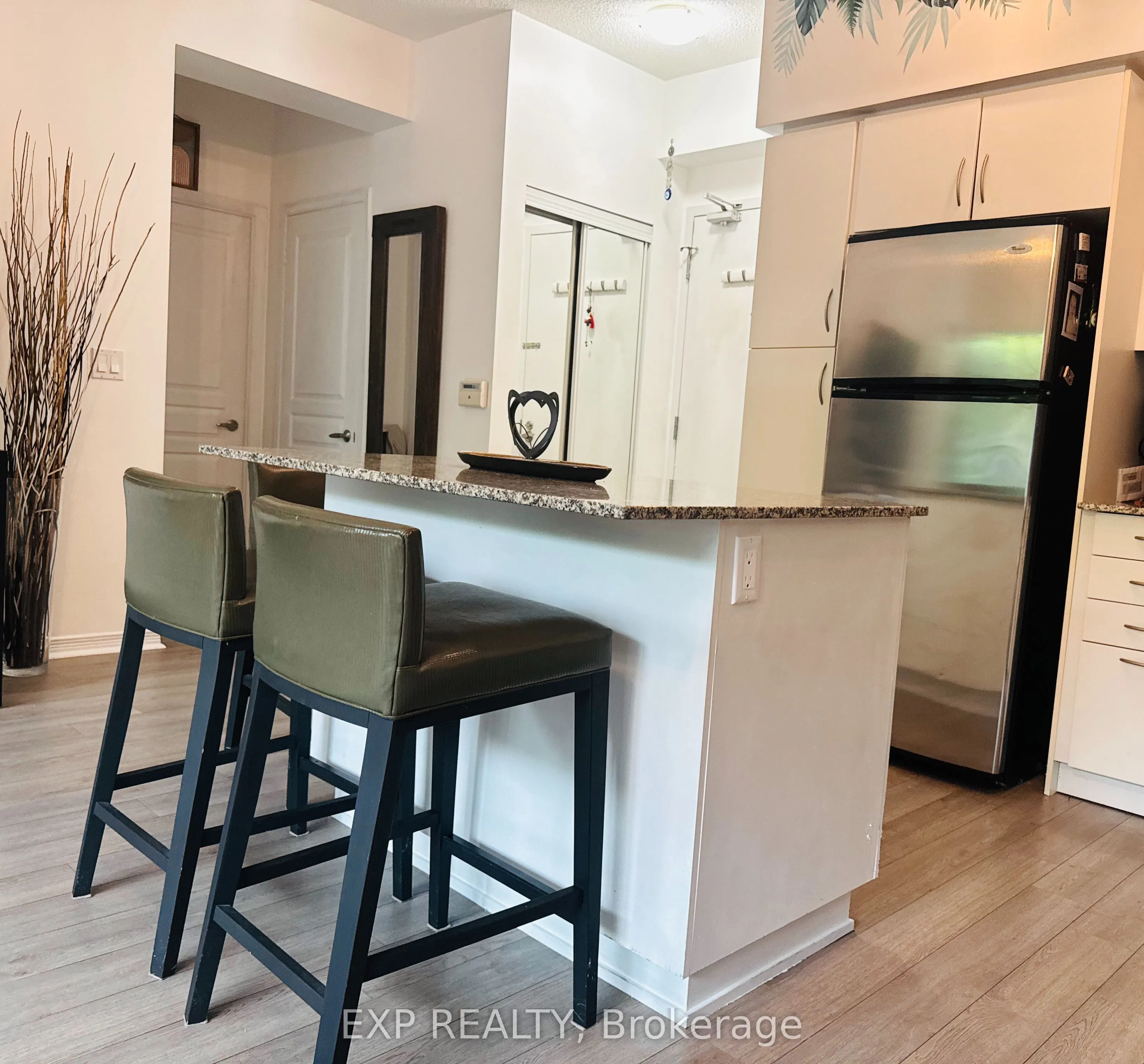 2230 Lake Shore Boulevard W, #201