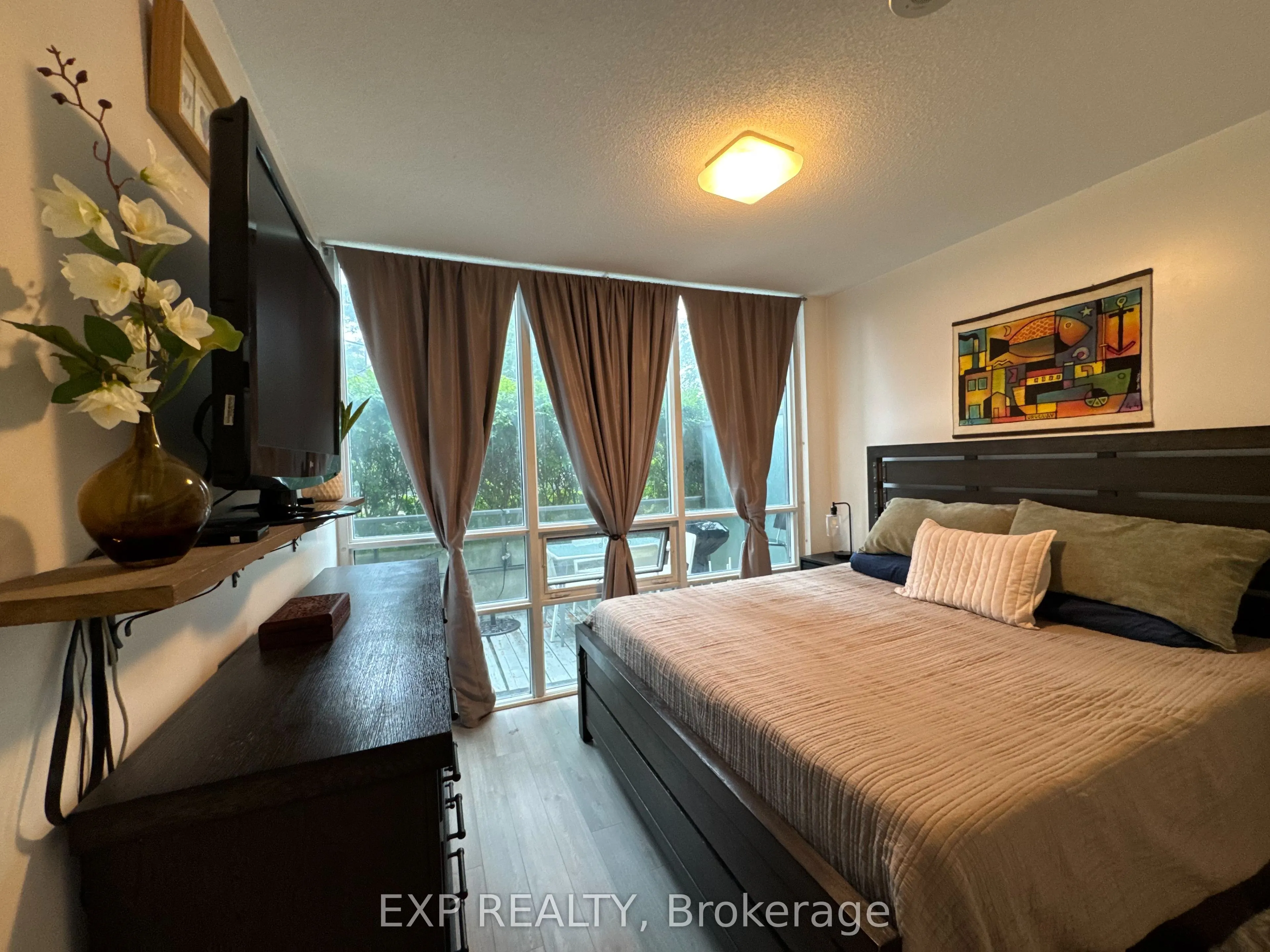 2230 Lake Shore Boulevard W, #201