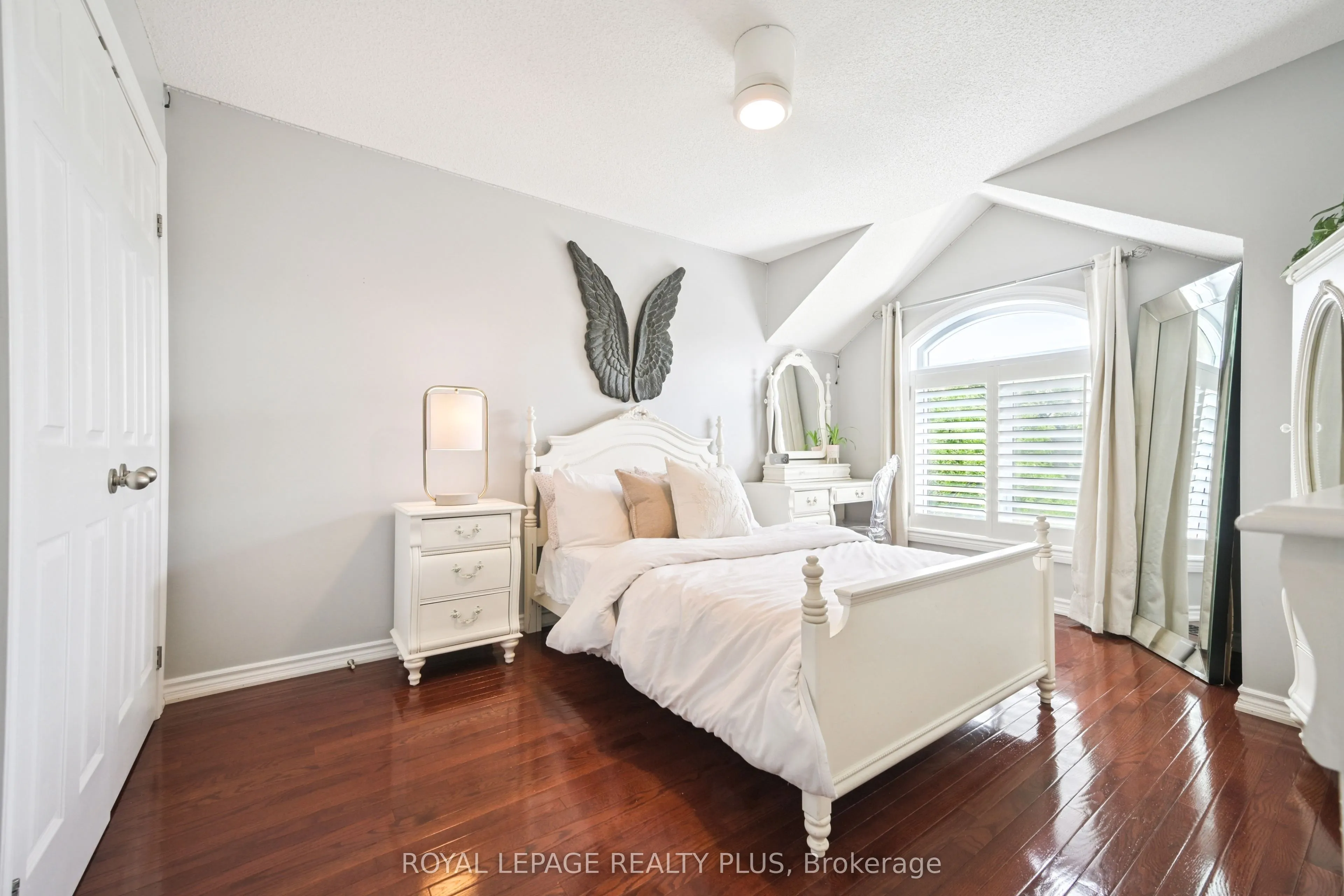 2341 Tesla Crescent