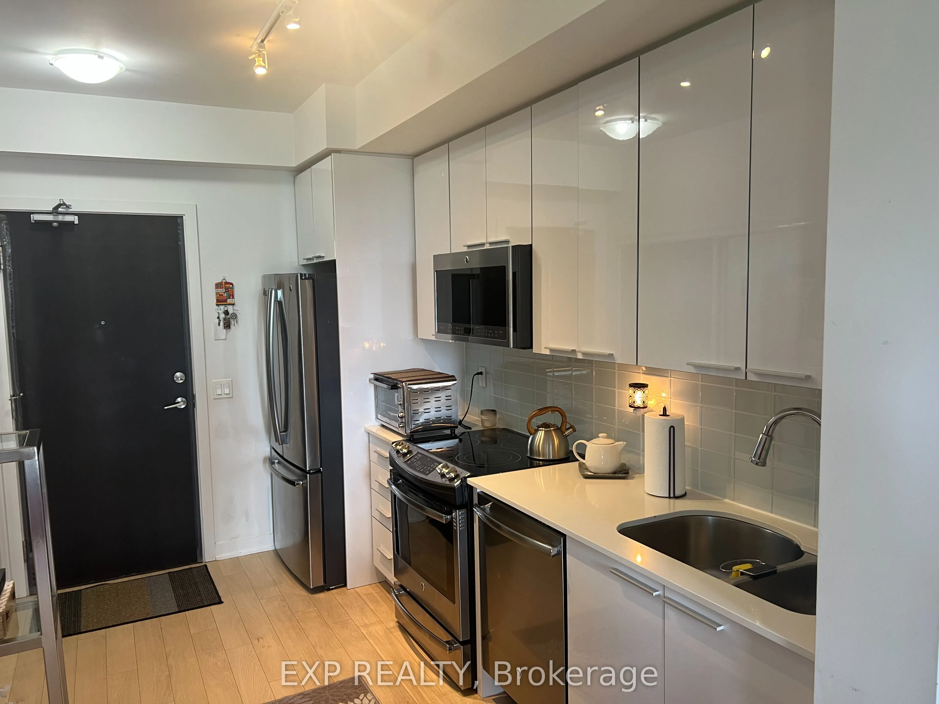 10 Park Lawn Road, #2006