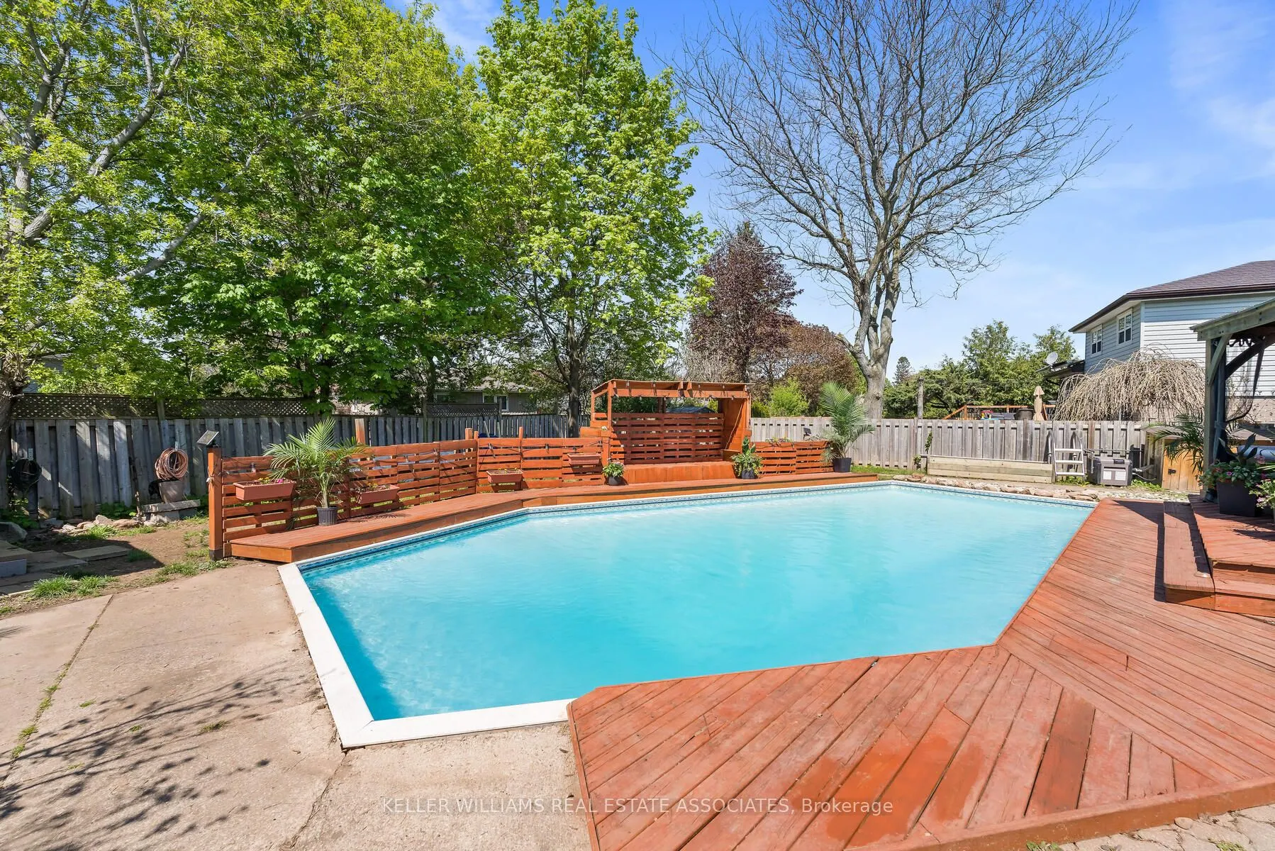 102 Moore Park Crescent