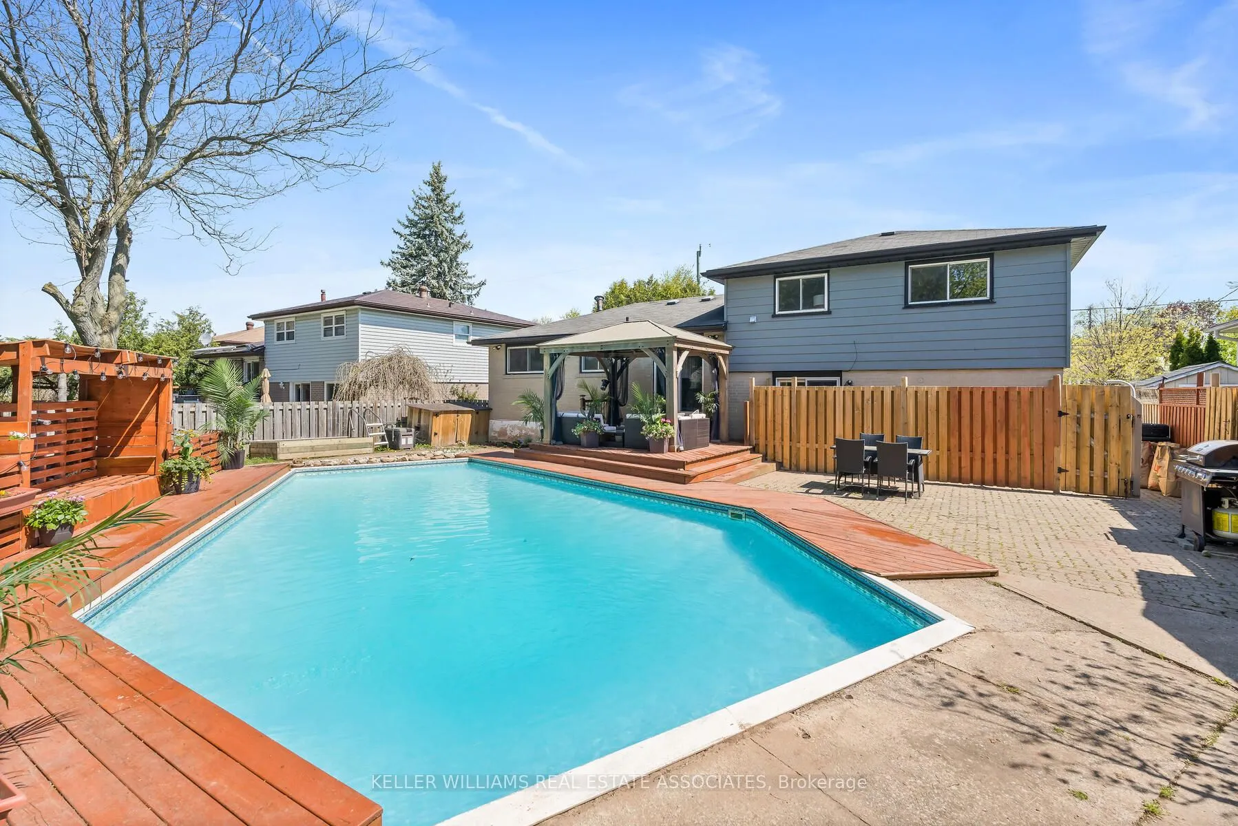 102 Moore Park Crescent