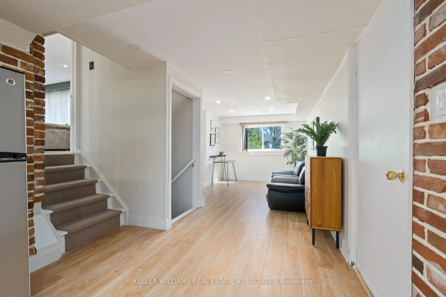 102 Moore Park Crescent