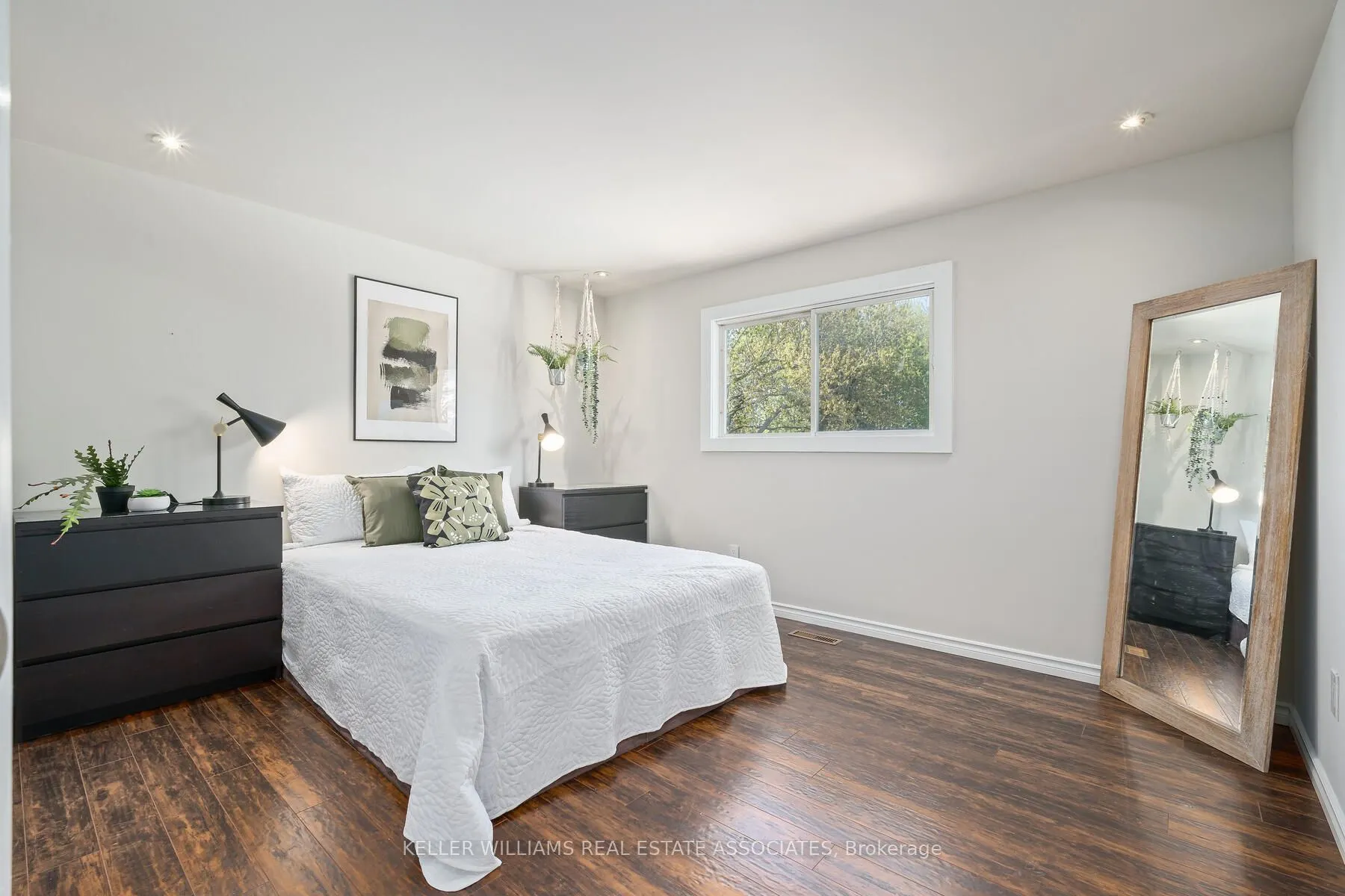 102 Moore Park Crescent