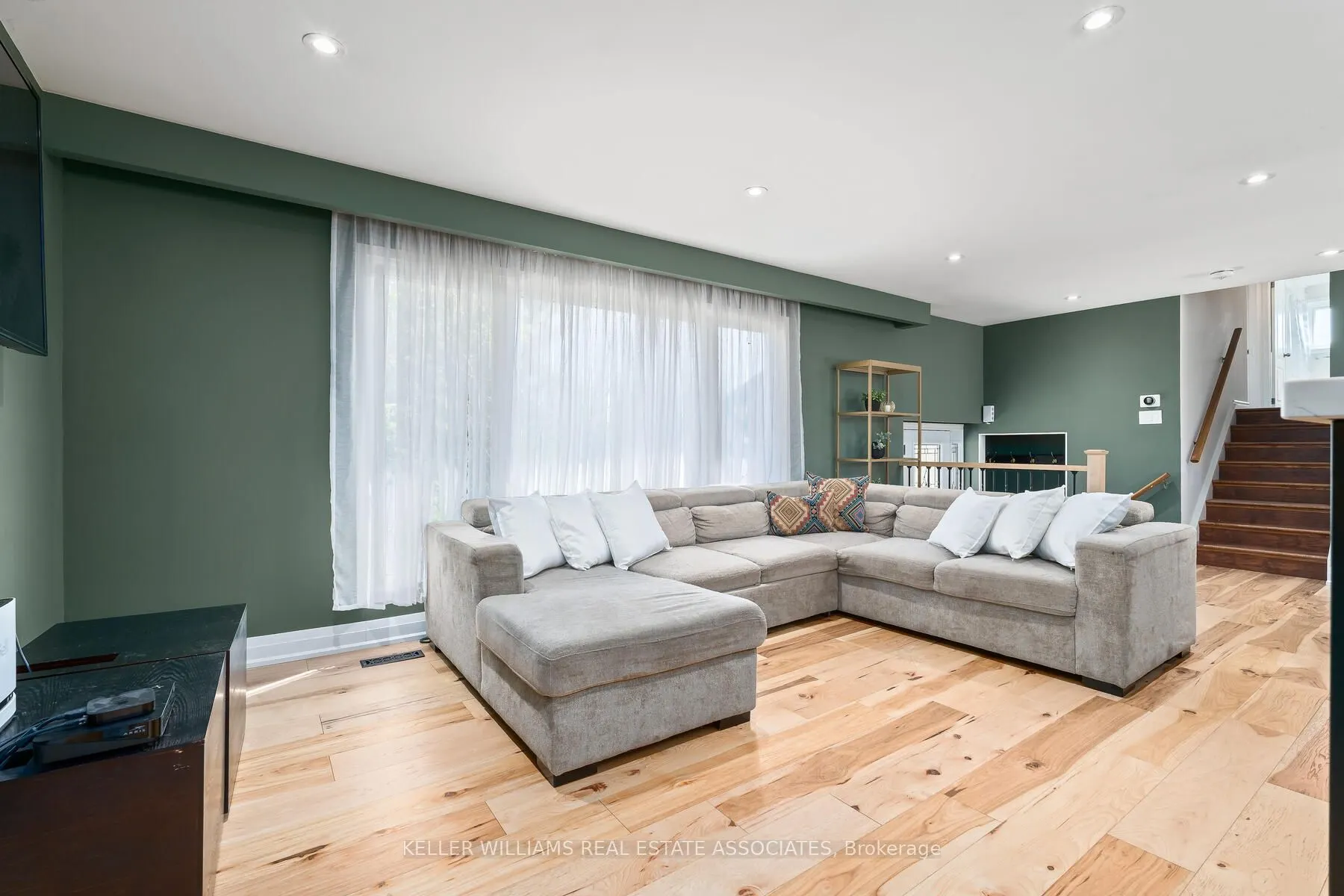 102 Moore Park Crescent