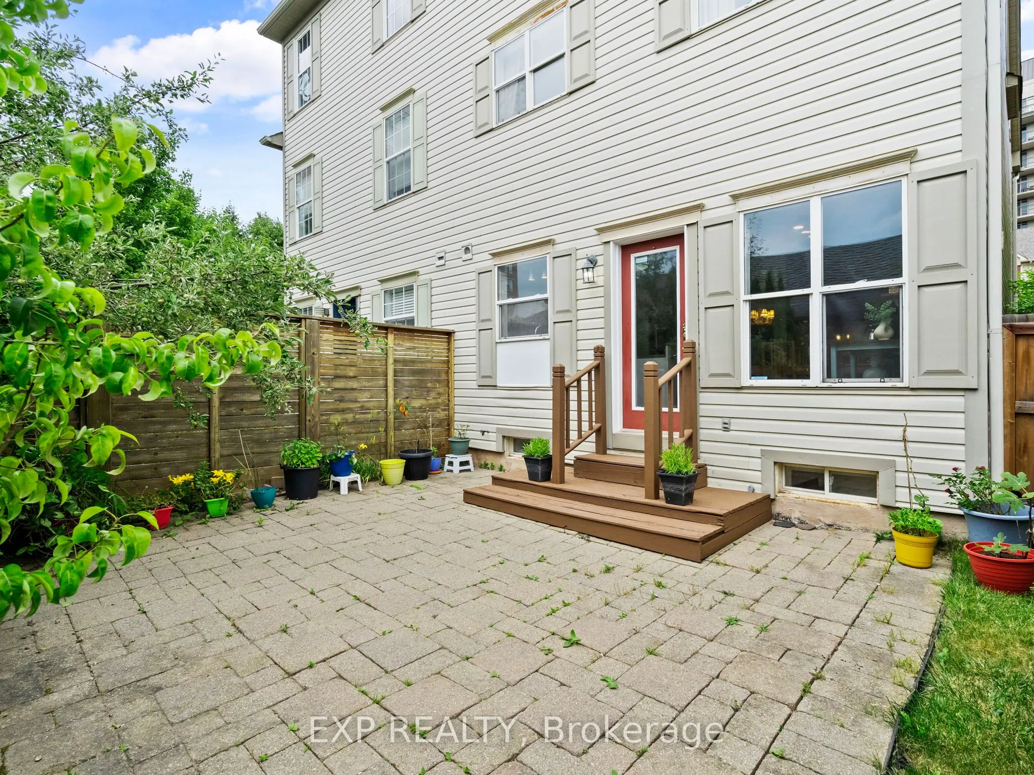90 Georgian Drive
