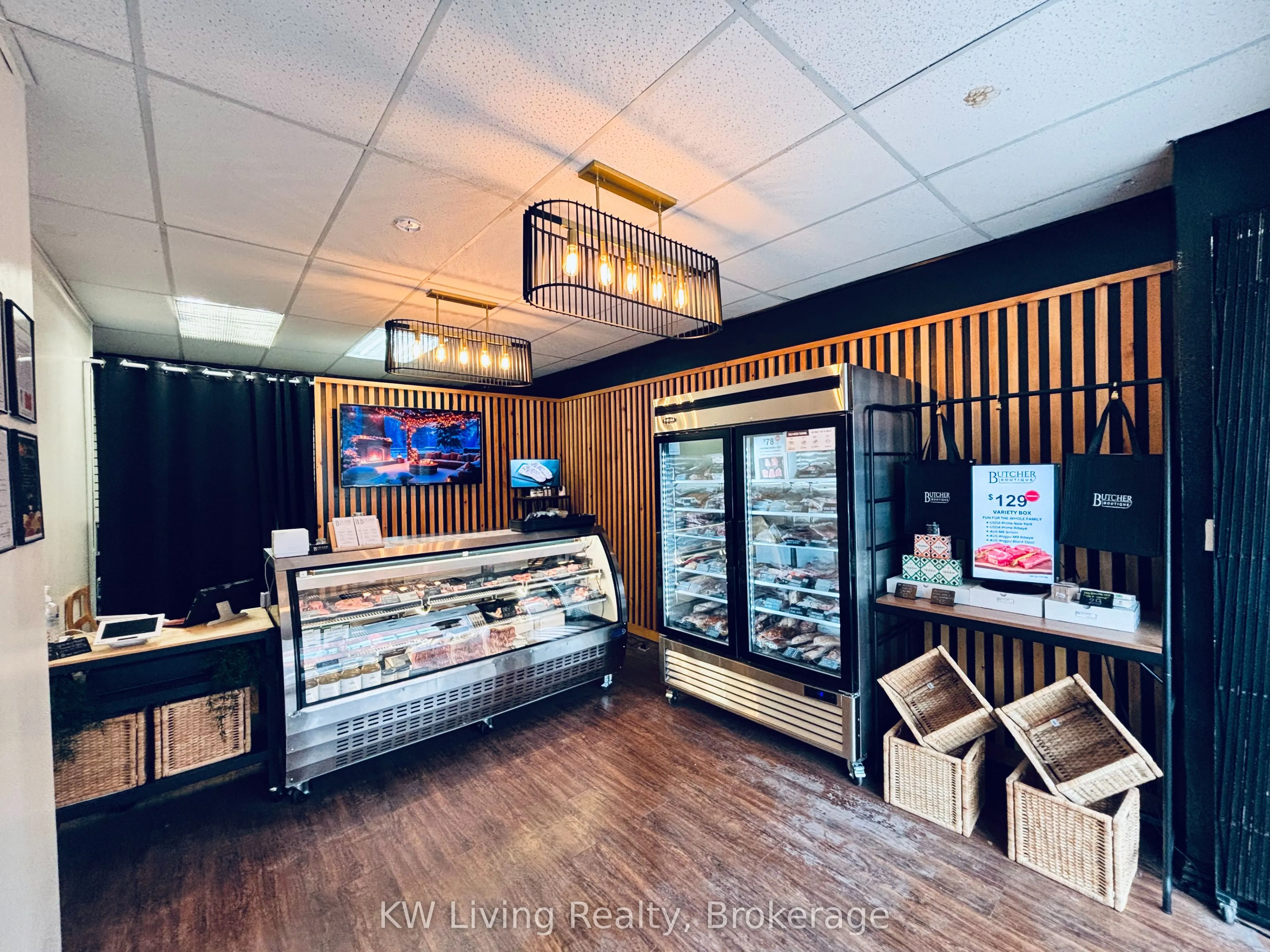 2245 Dundas Street W, #Ground