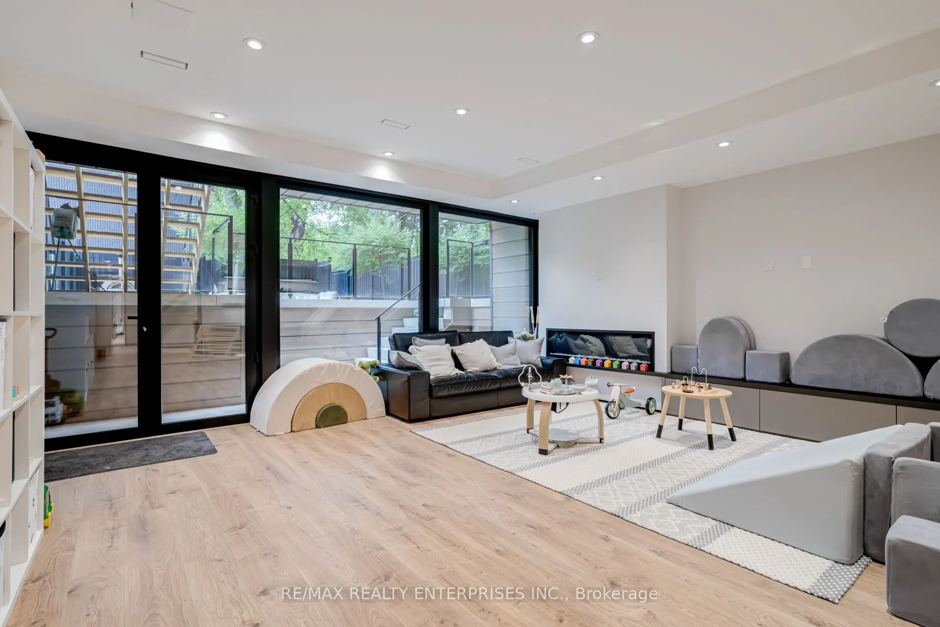 69 Park Street W
