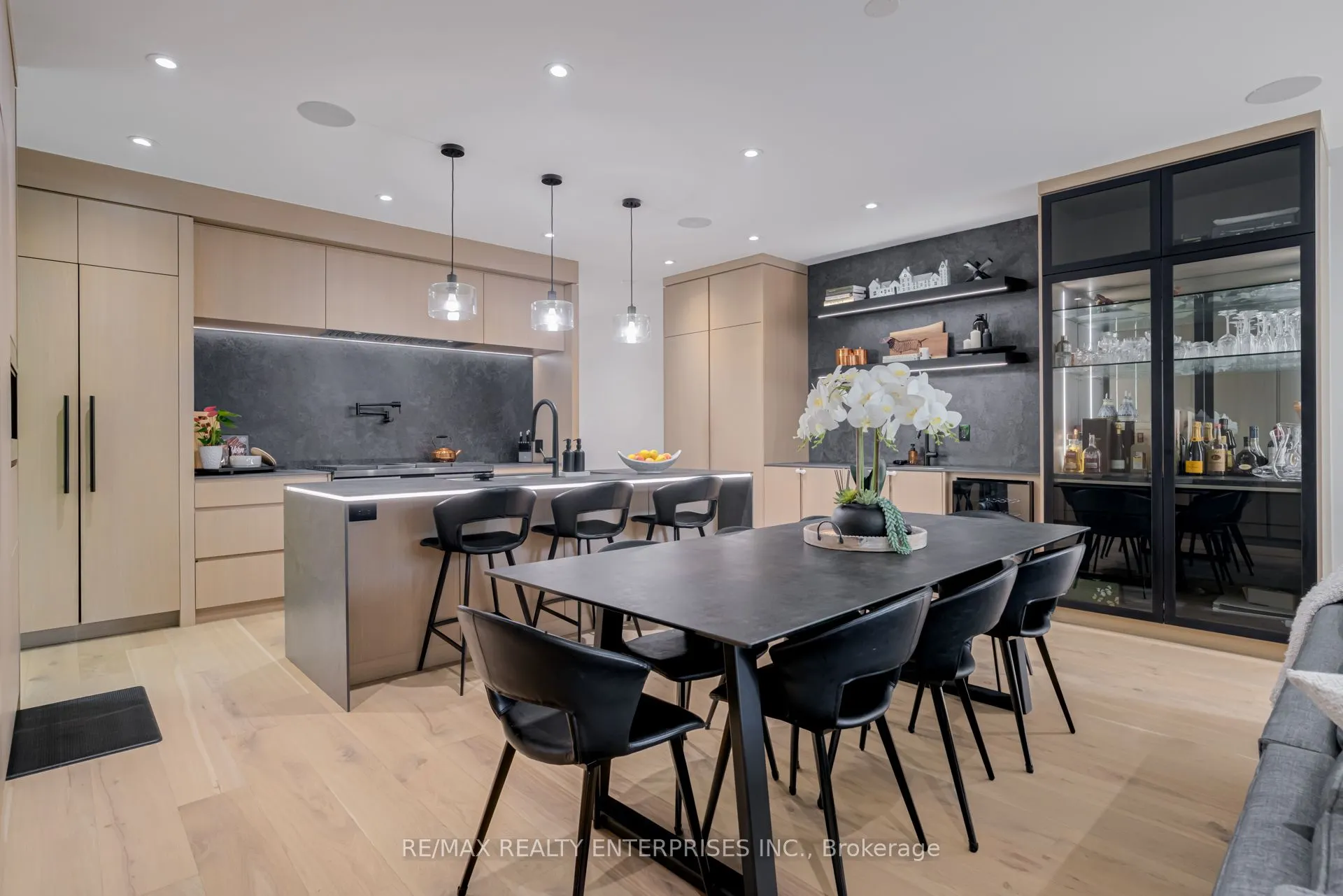 69 Park Street W