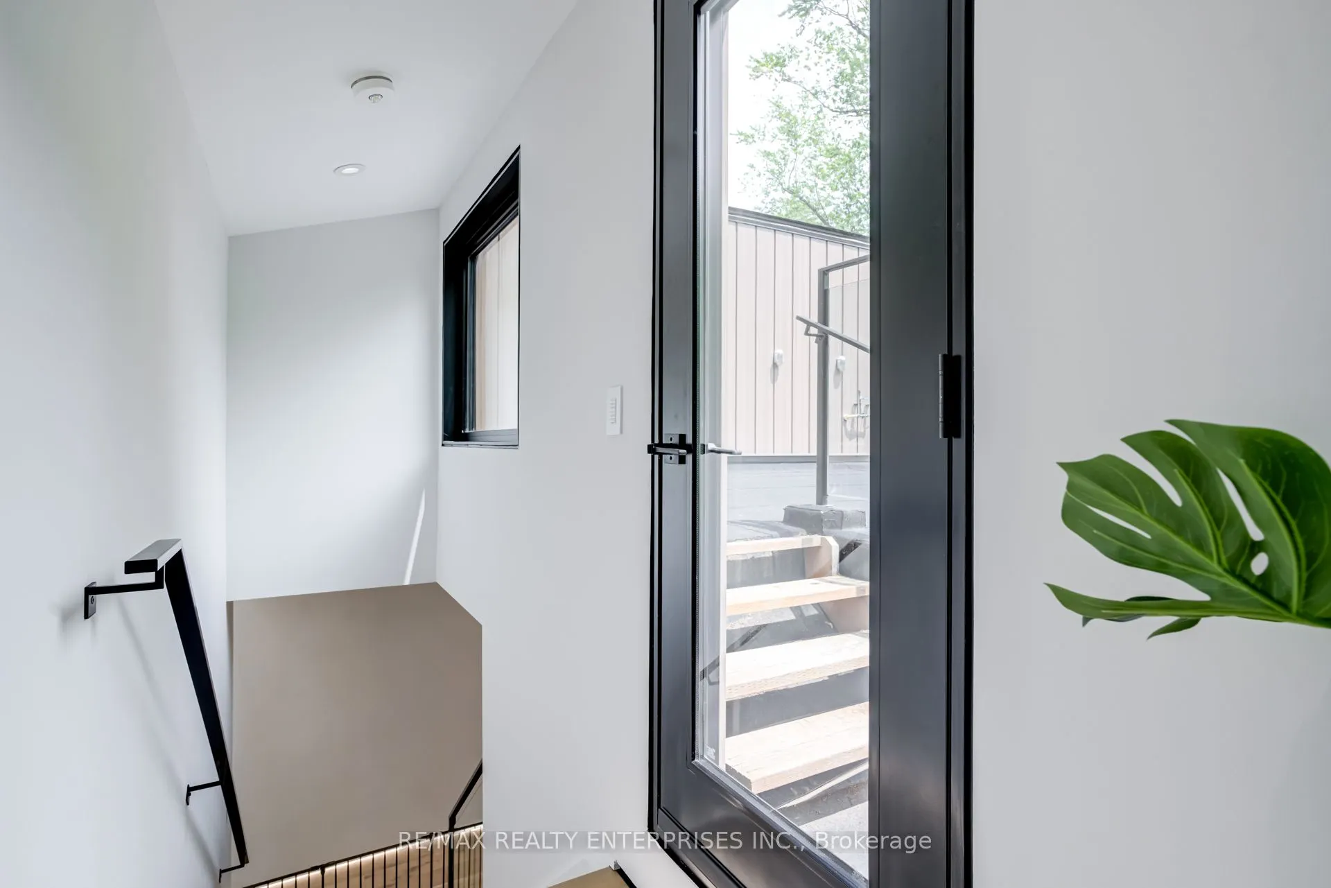 69 Park Street W