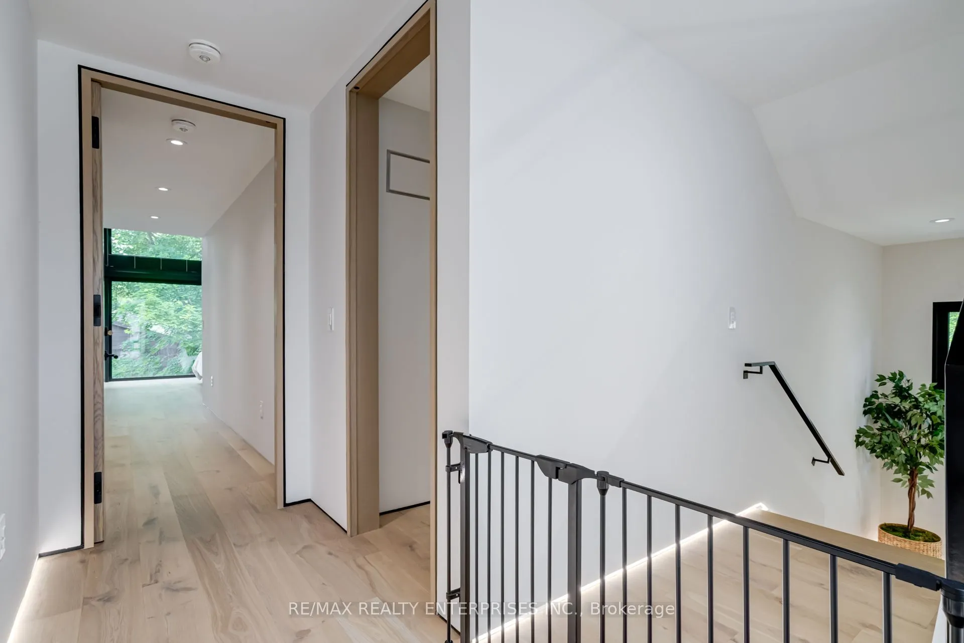 69 Park Street W
