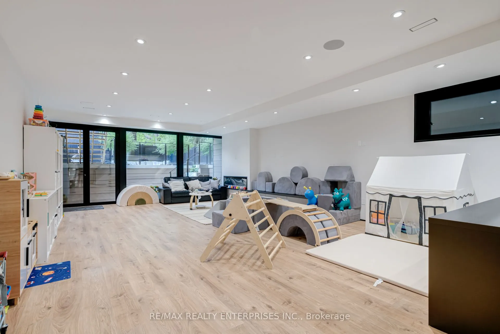 69 Park Street W