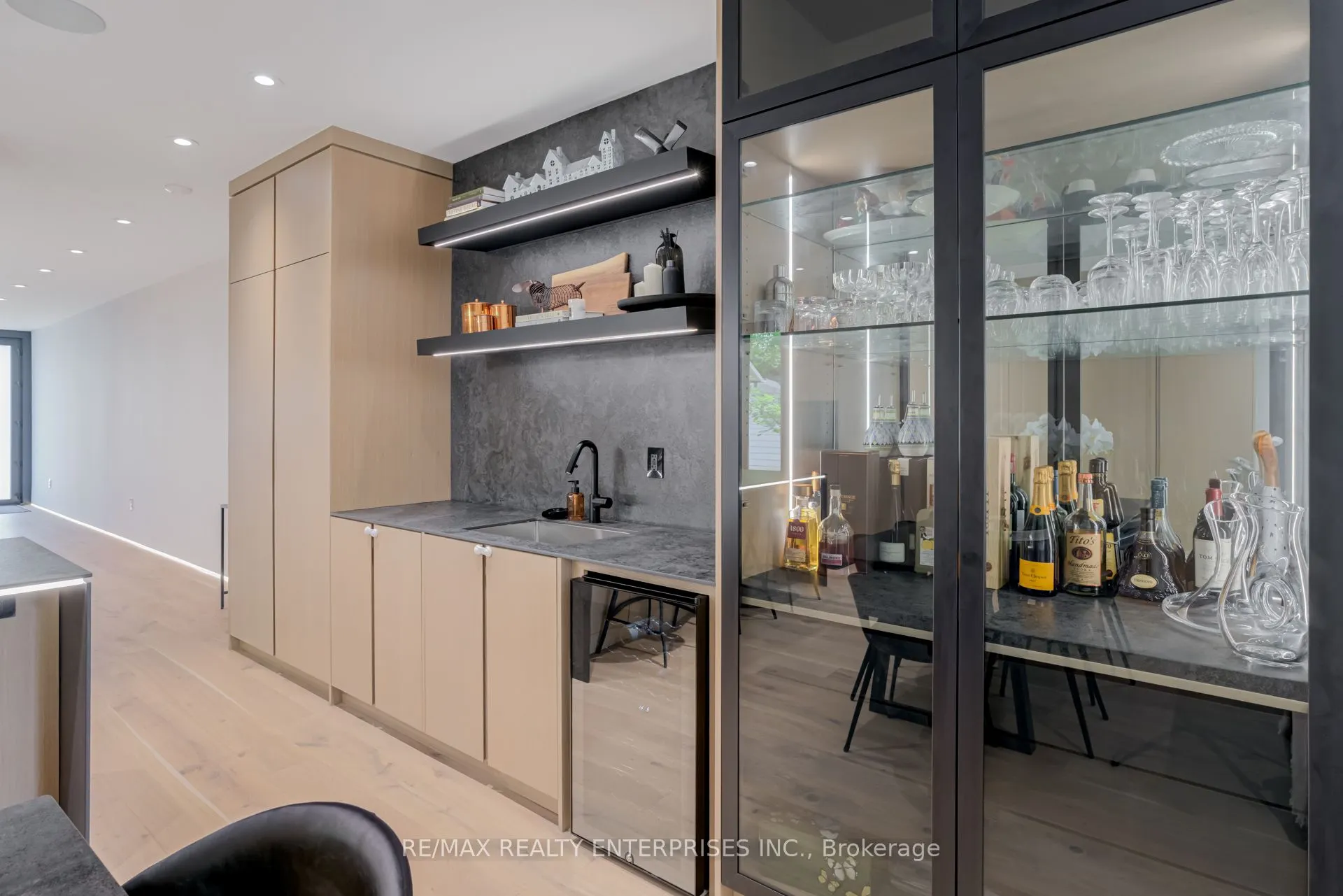 69 Park Street W