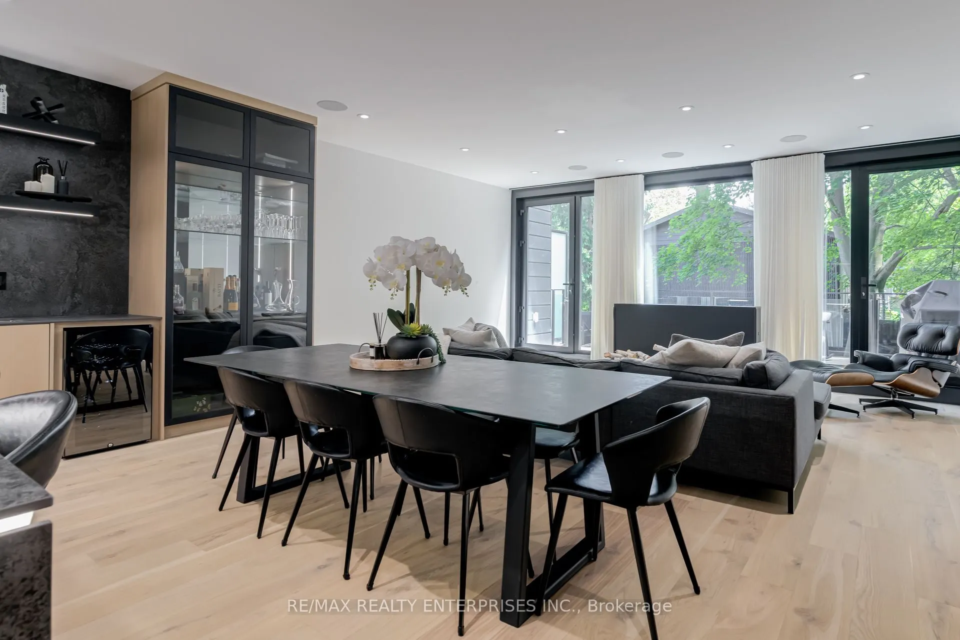 69 Park Street W