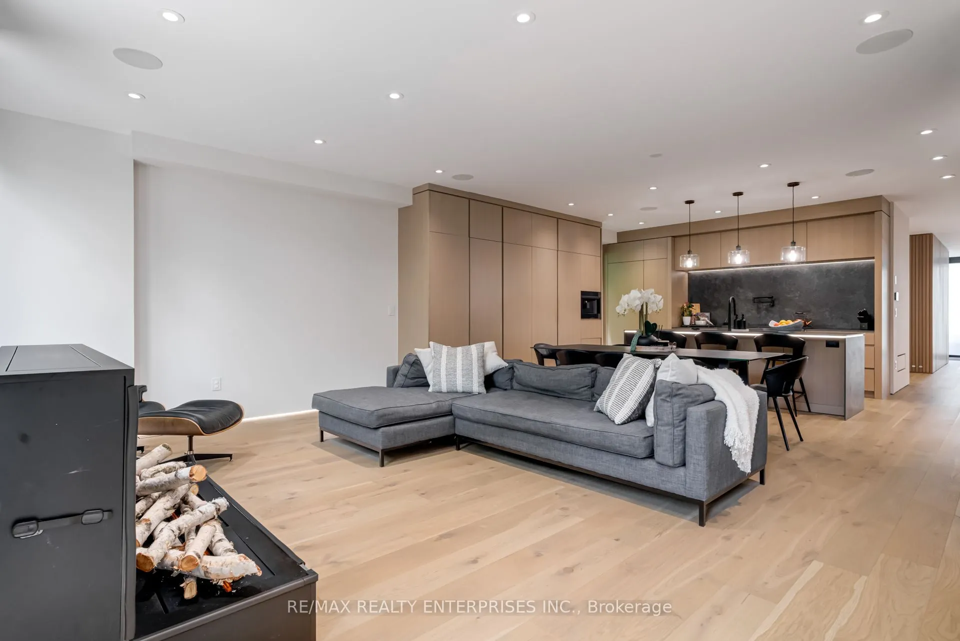 69 Park Street W