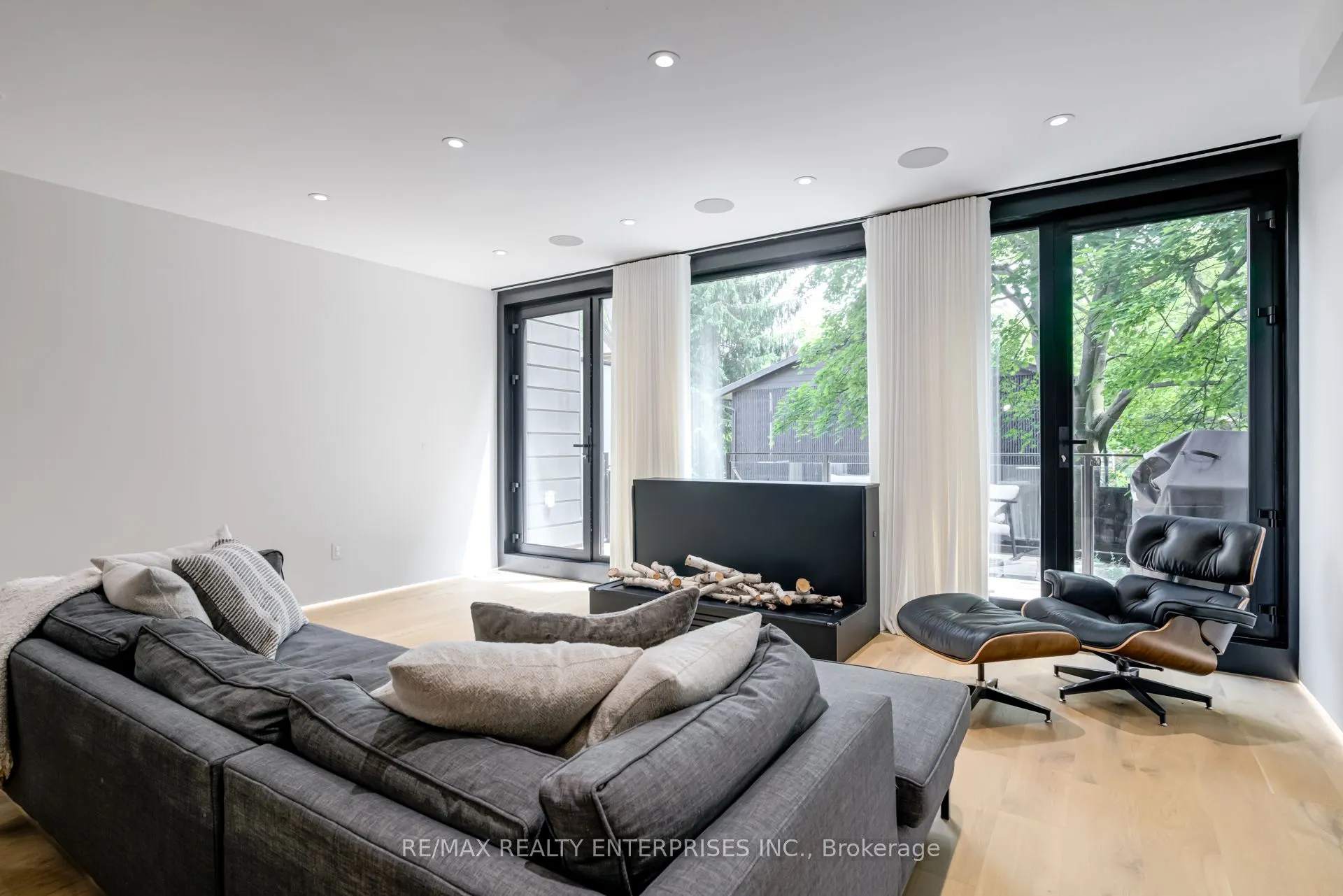 69 Park Street W