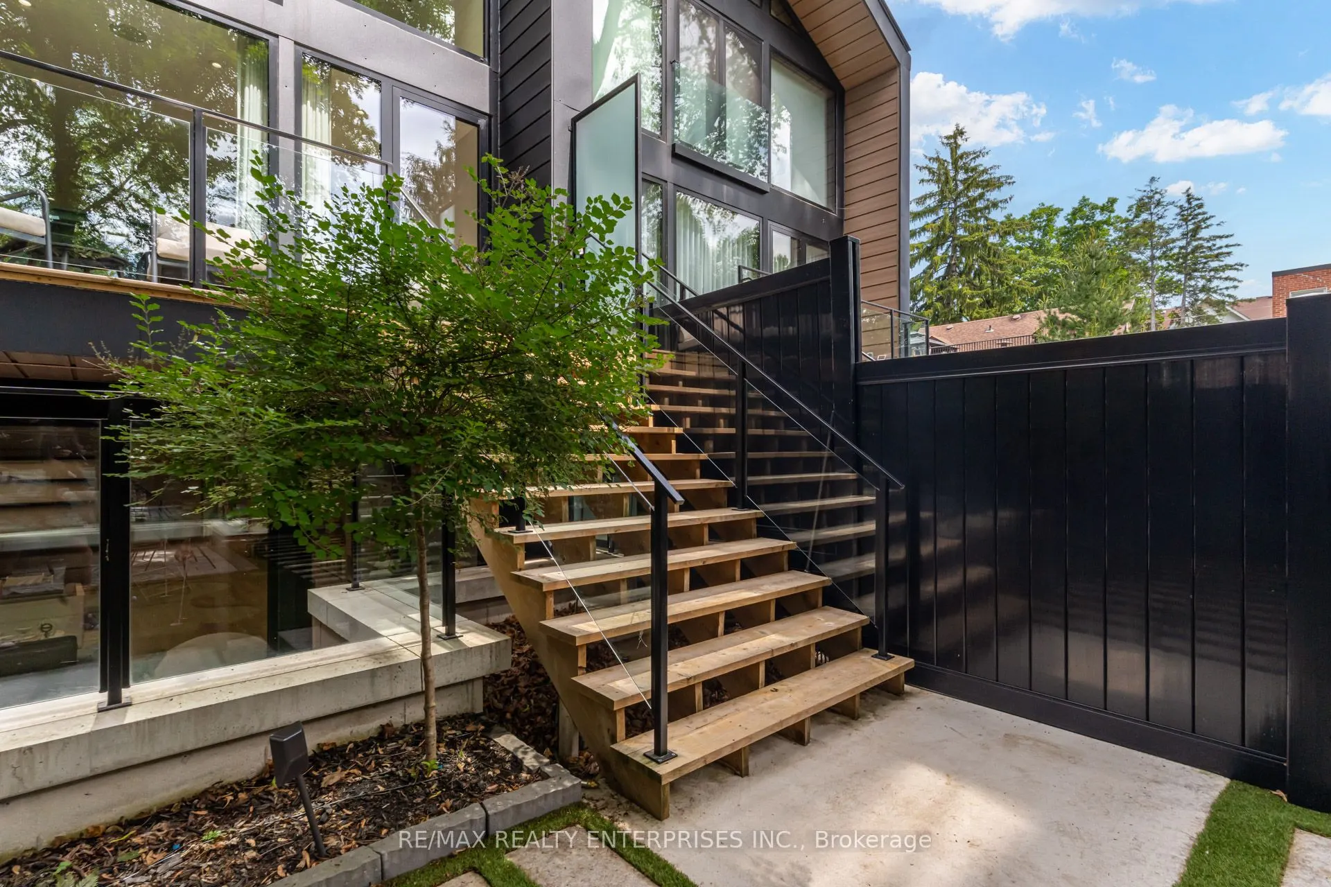 69 Park Street W
