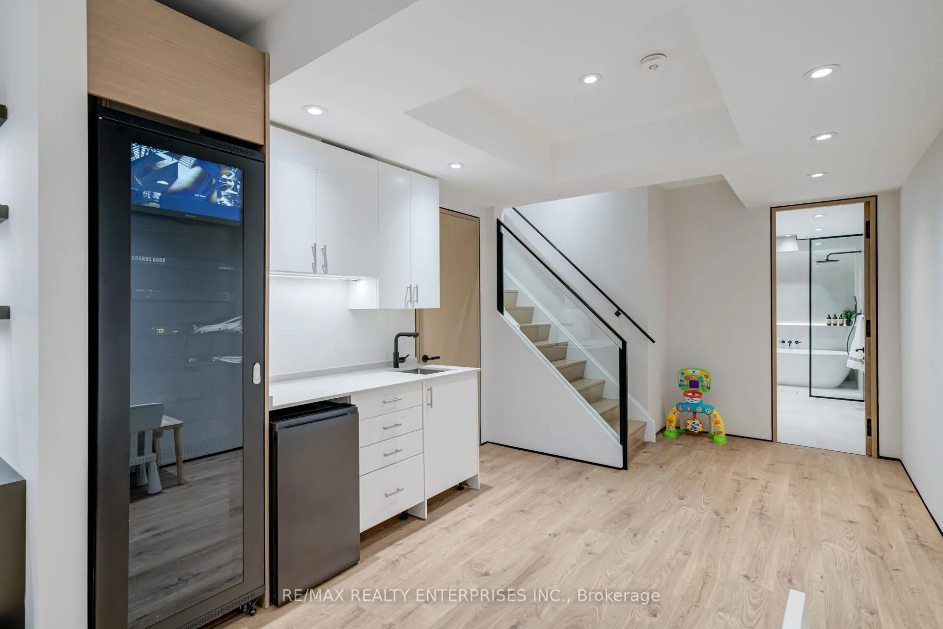69 Park Street W