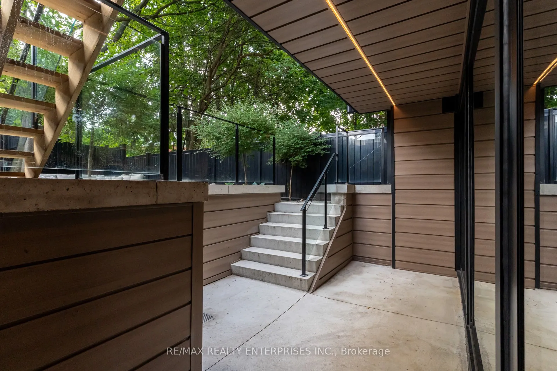 69 Park Street W