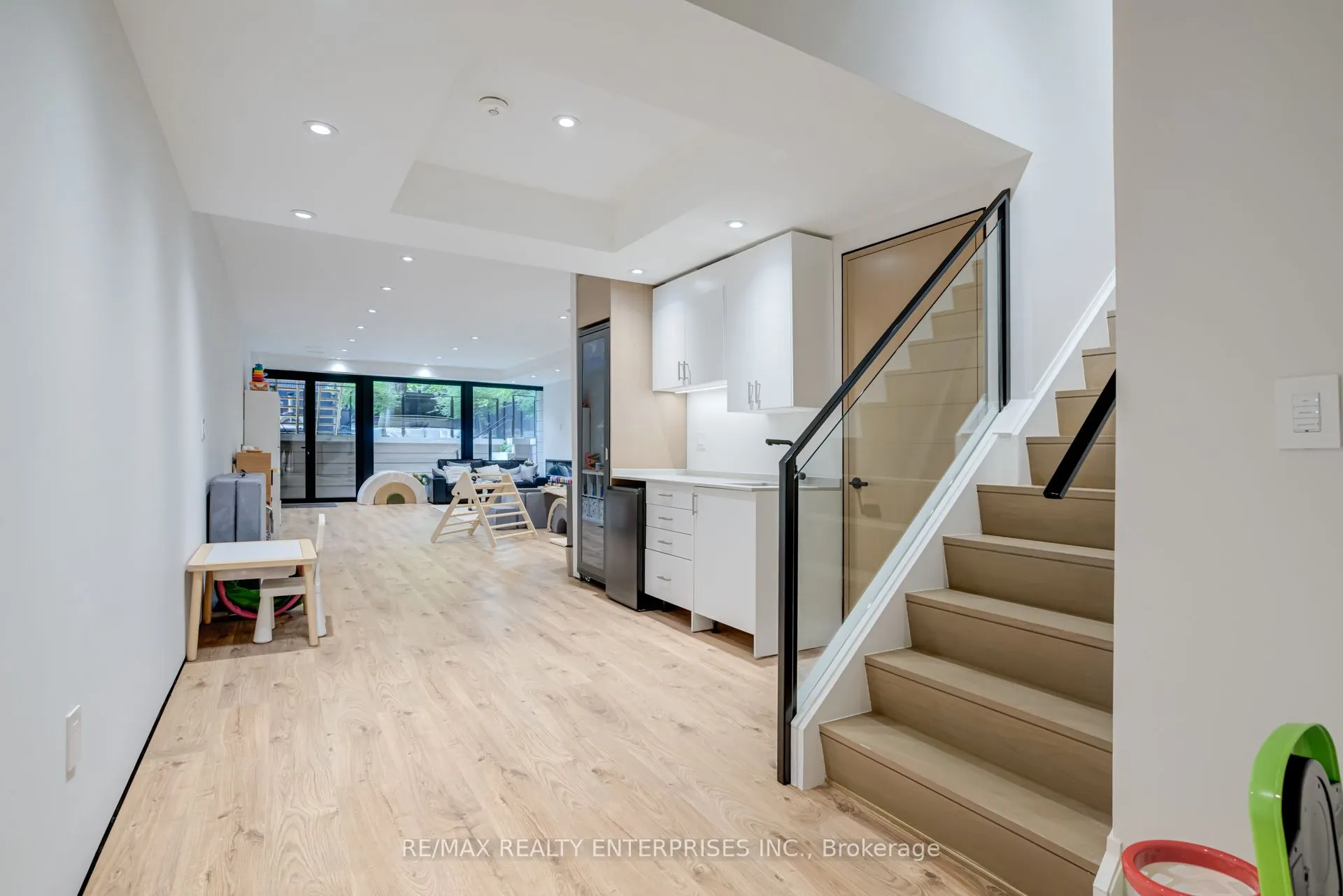 69 Park Street W