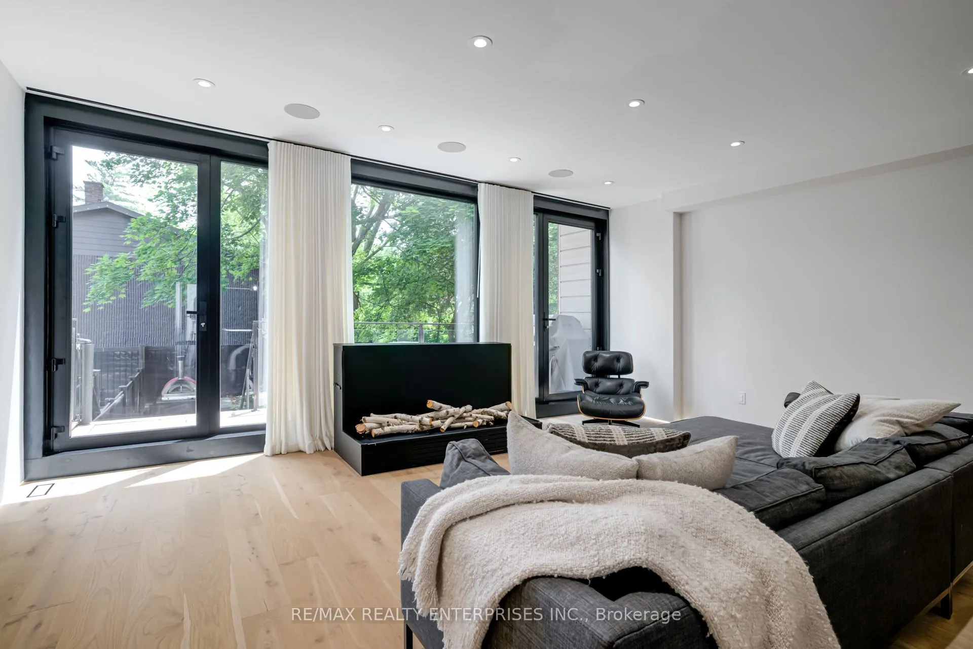 69 Park Street W