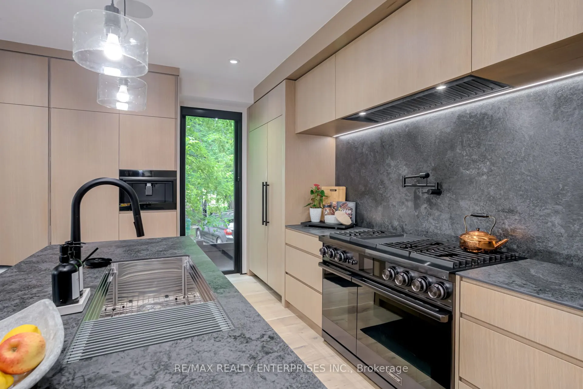 69 Park Street W