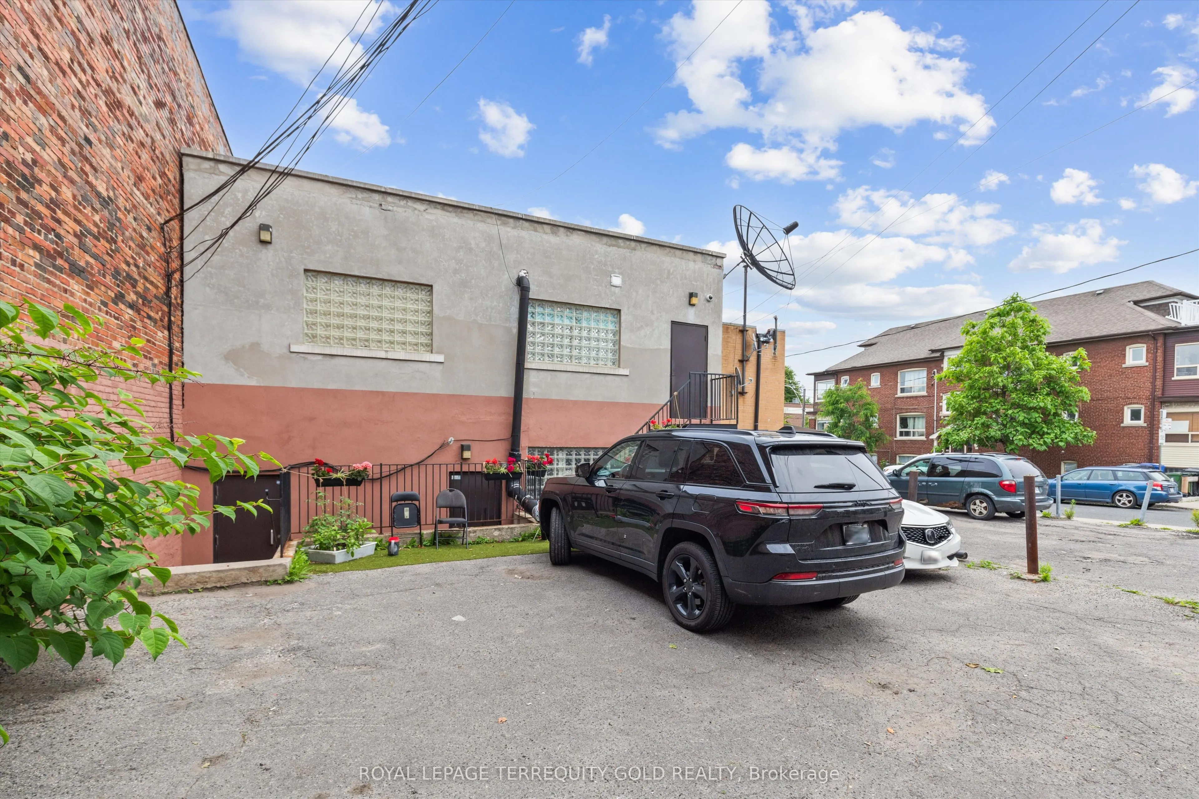 1662 & 1664 Dufferin Street