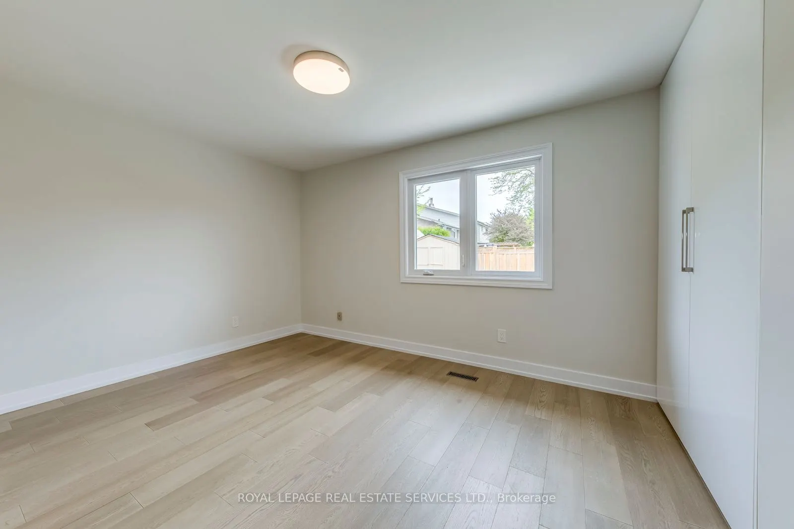 690 Mississauga Valley Boulevard