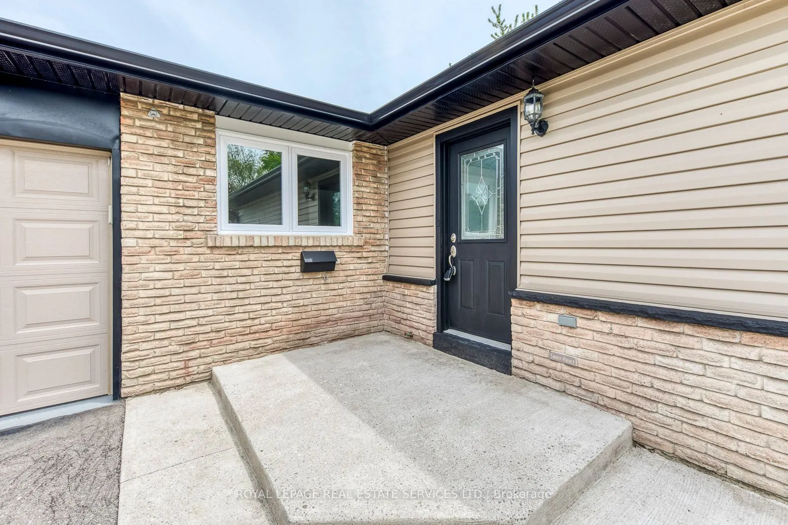 690 Mississauga Valley Boulevard