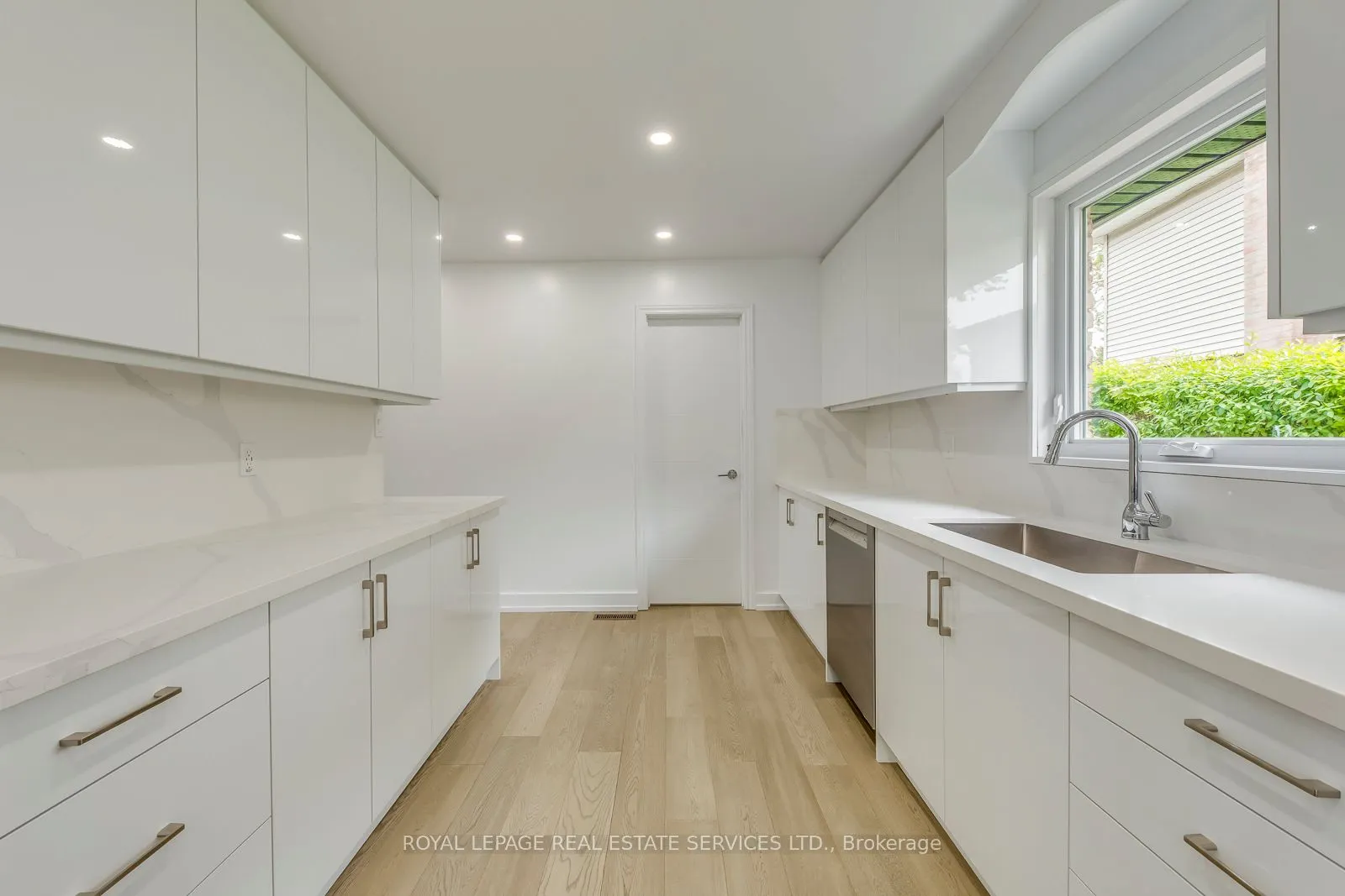 690 Mississauga Valley Boulevard