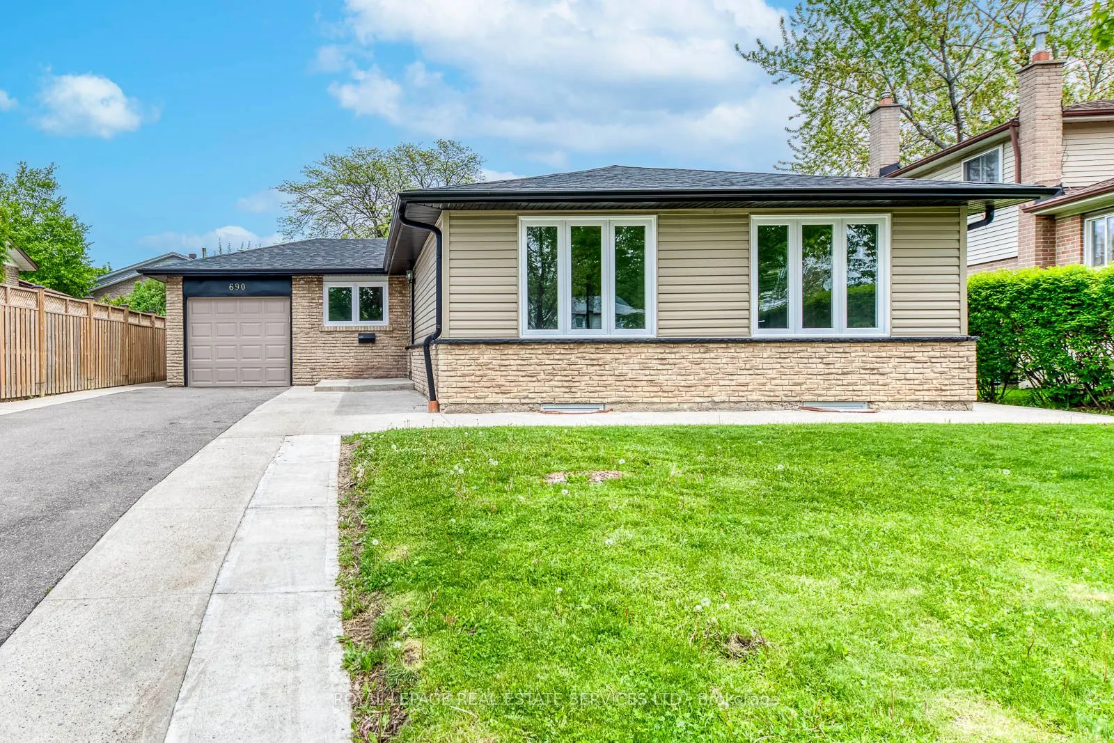690 Mississauga Valley Boulevard