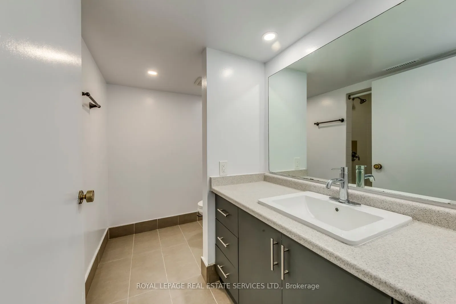 690 Mississauga Valley Boulevard