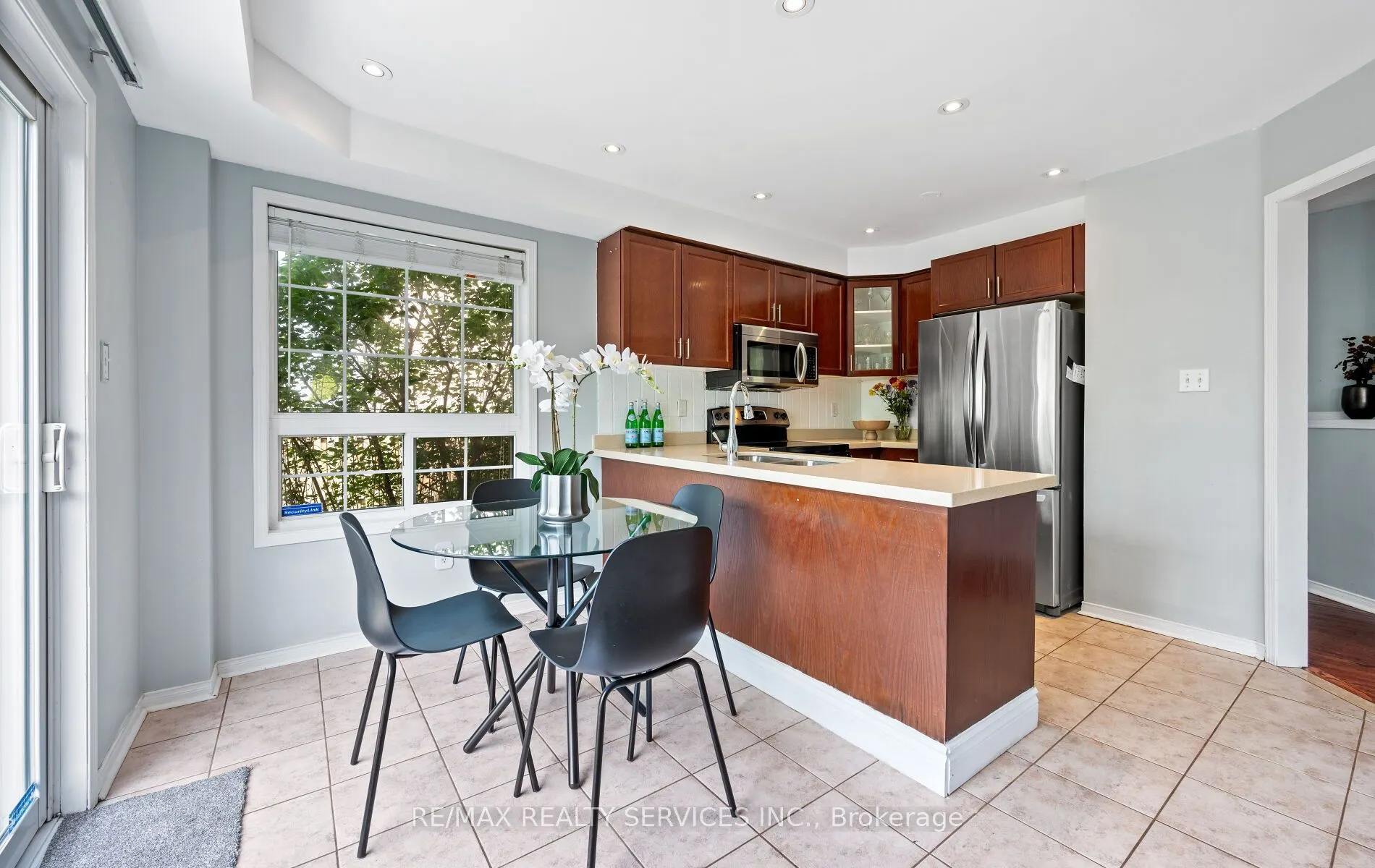 74 Earl Grey Crescent