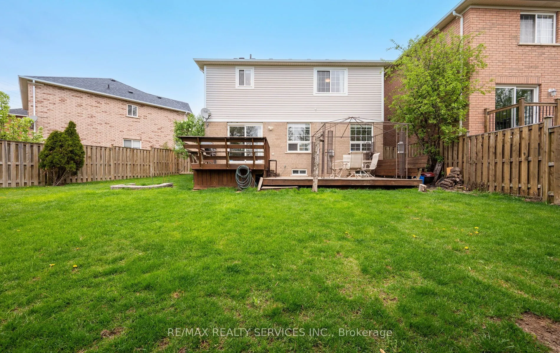 74 Earl Grey Crescent