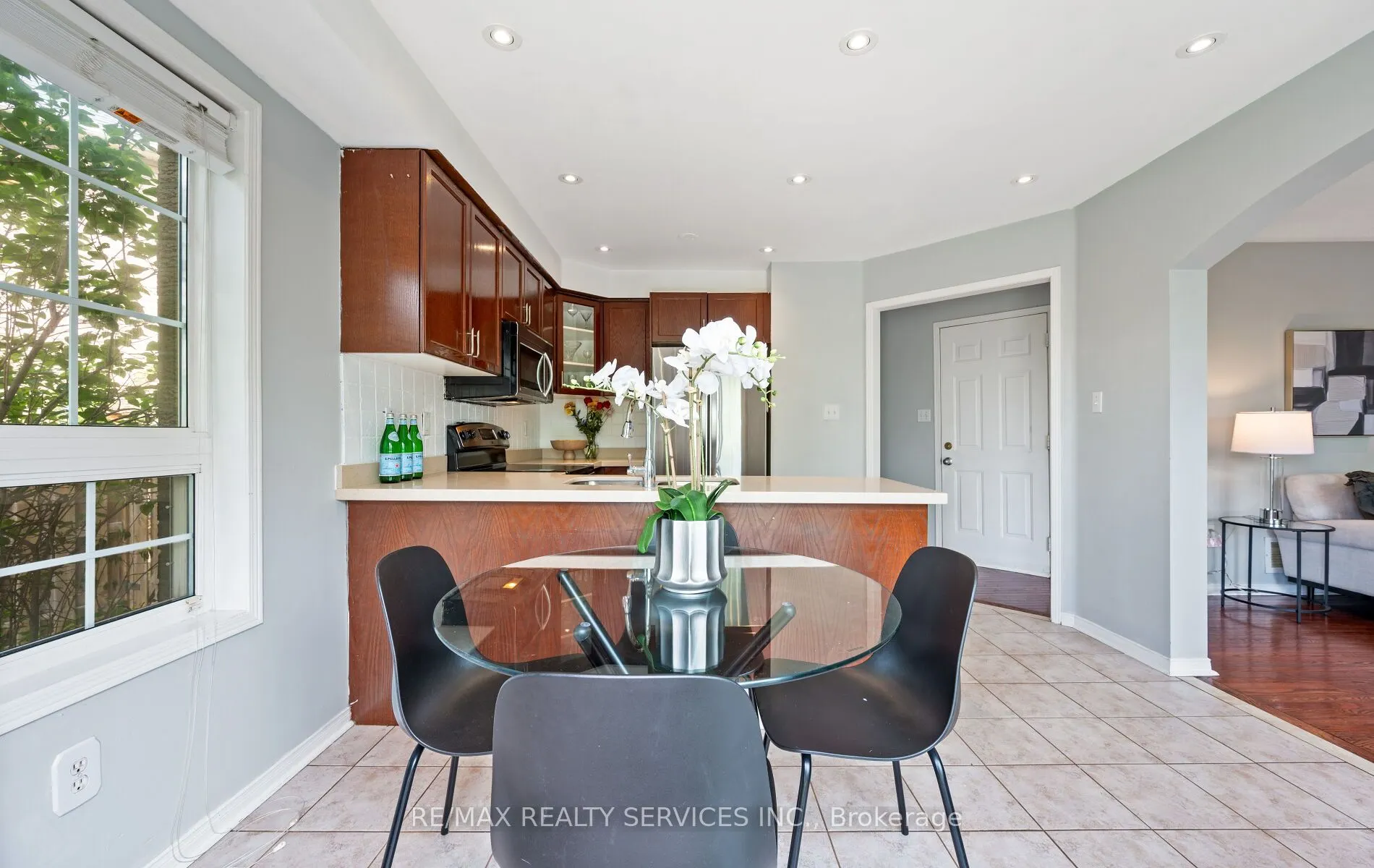 74 Earl Grey Crescent