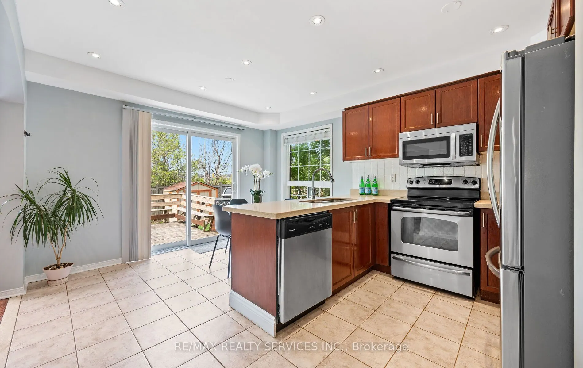 74 Earl Grey Crescent